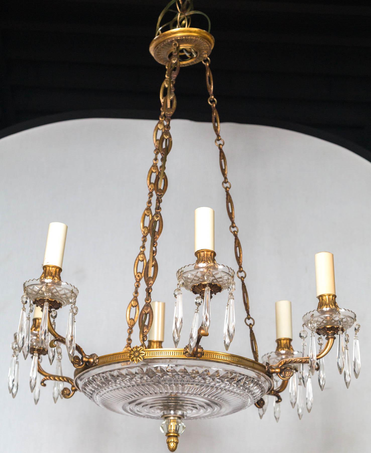 A circa 1900 fine diamond cut crystal and doré bronze Baccarat chandelier. Classical form with crisp sharp French crystal interior with rich doré bronze ormolu mounts. Measuring 33