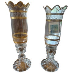 Antiguos candelabros de cristal de Baccarat y huracanes de cristal grabado