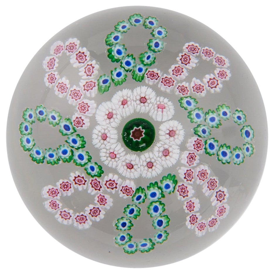 Antiker Baccarat Millefiori-Briefbeschwerer mit Girlandenmuster, um 1880