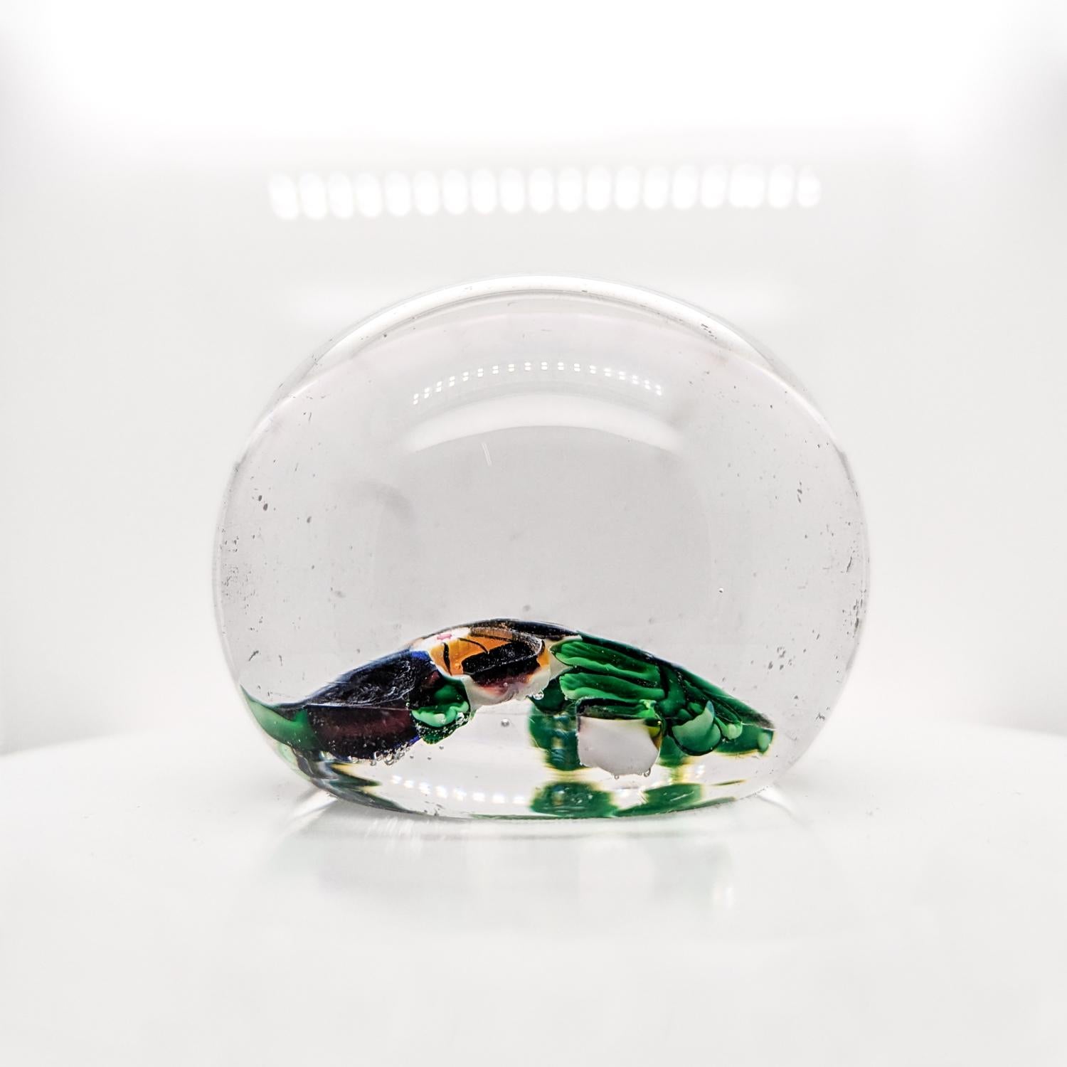 Presse-papiers antique Baccarat Pansy avec bourgeon en verre en vente 2