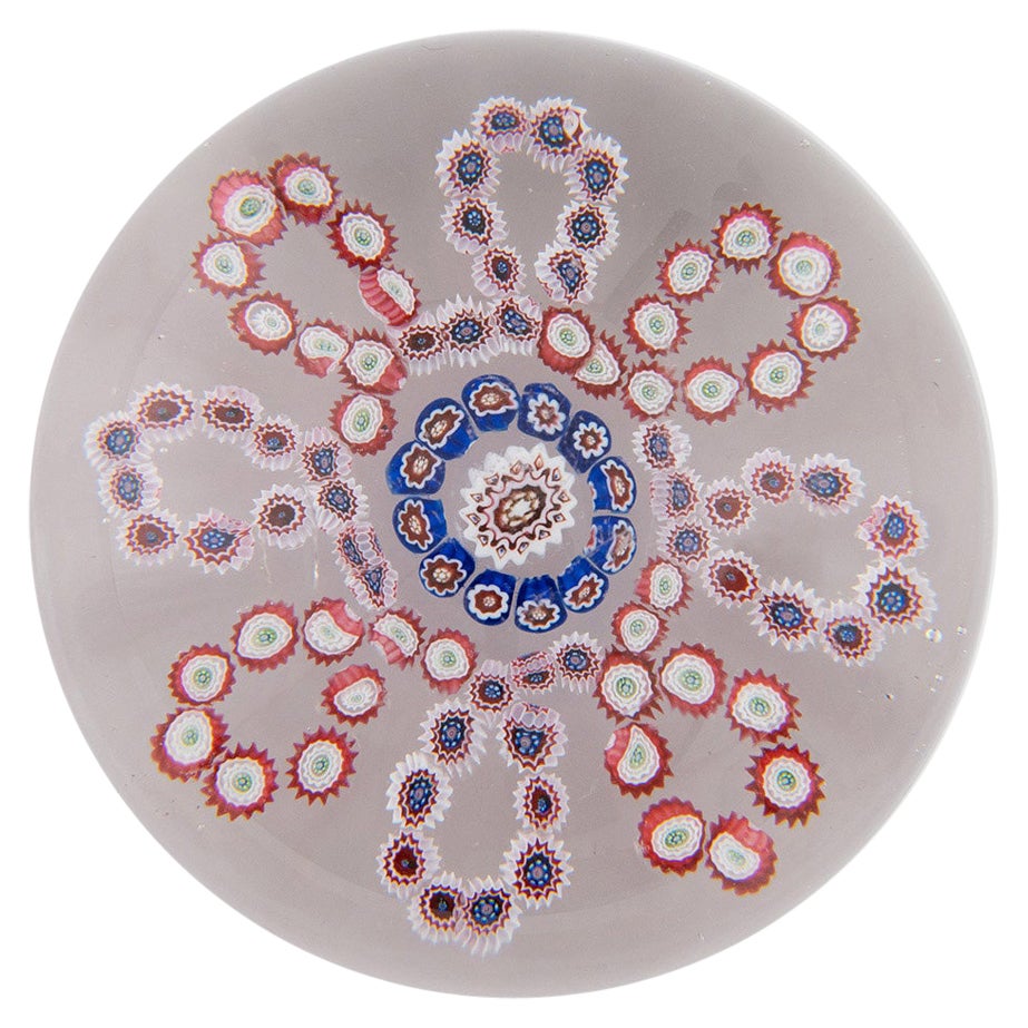 Antiker Baccarat-Briefbeschwerer mit Millefiori-Garland aus Millefiori, um 1850
