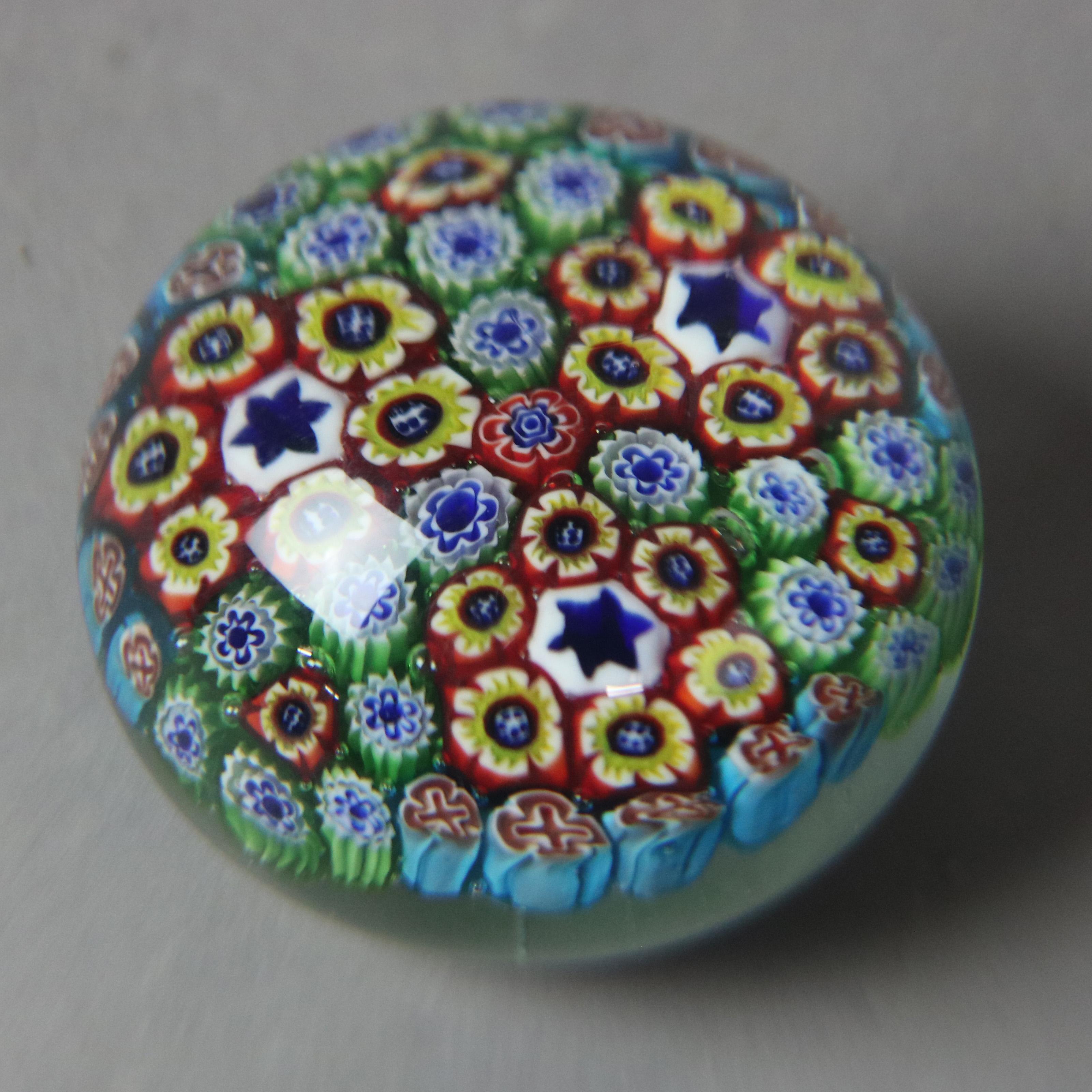 Antike Baccarat Schule Millefiori Glas Briefbeschwerer C1920

Maße - 2,25 