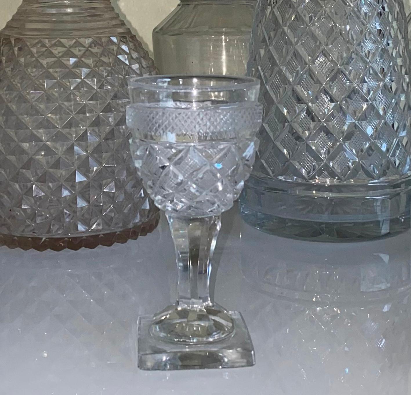 Belge Ensemble antique de 12 verres à vin de Porto de Baccarat, manufacture de St. Anne, Voneche, 1810. en vente