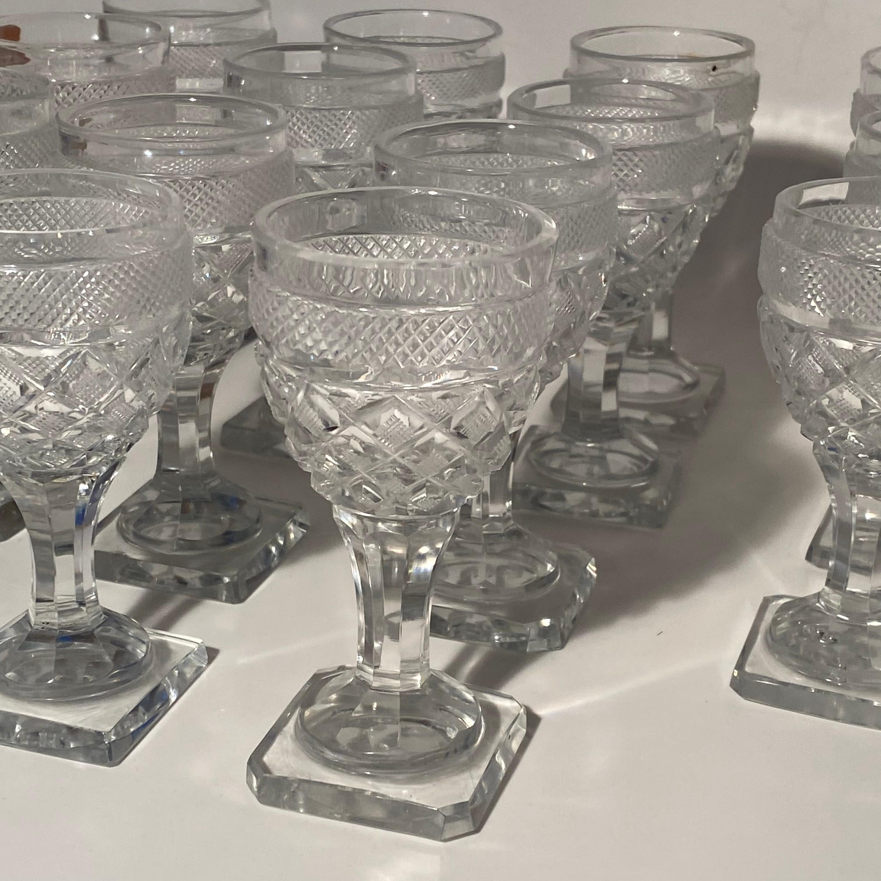 Antiker Baccarat-Satz von 12 Weingläsern aus der Fabrik Sainte Anne, Voneche, 1810. im Angebot 5