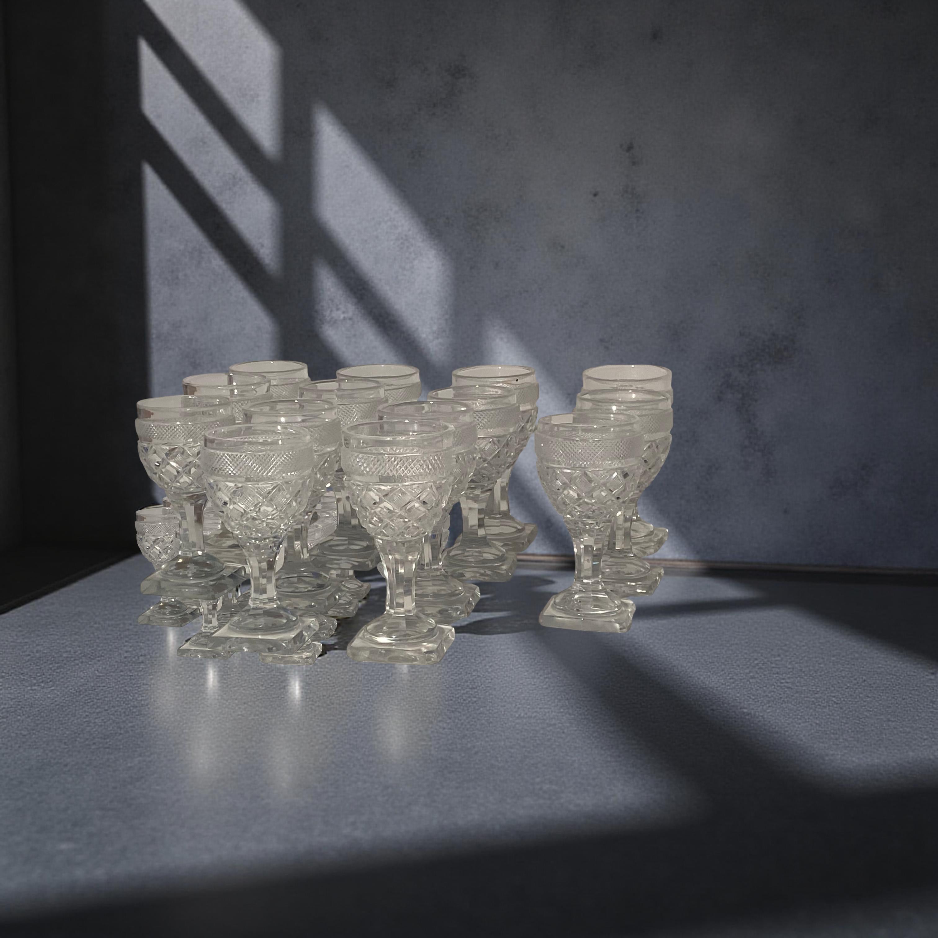 Antiker Baccarat-Satz von 12 Weingläsern aus der Fabrik Sainte Anne, Voneche, 1810. im Angebot 6
