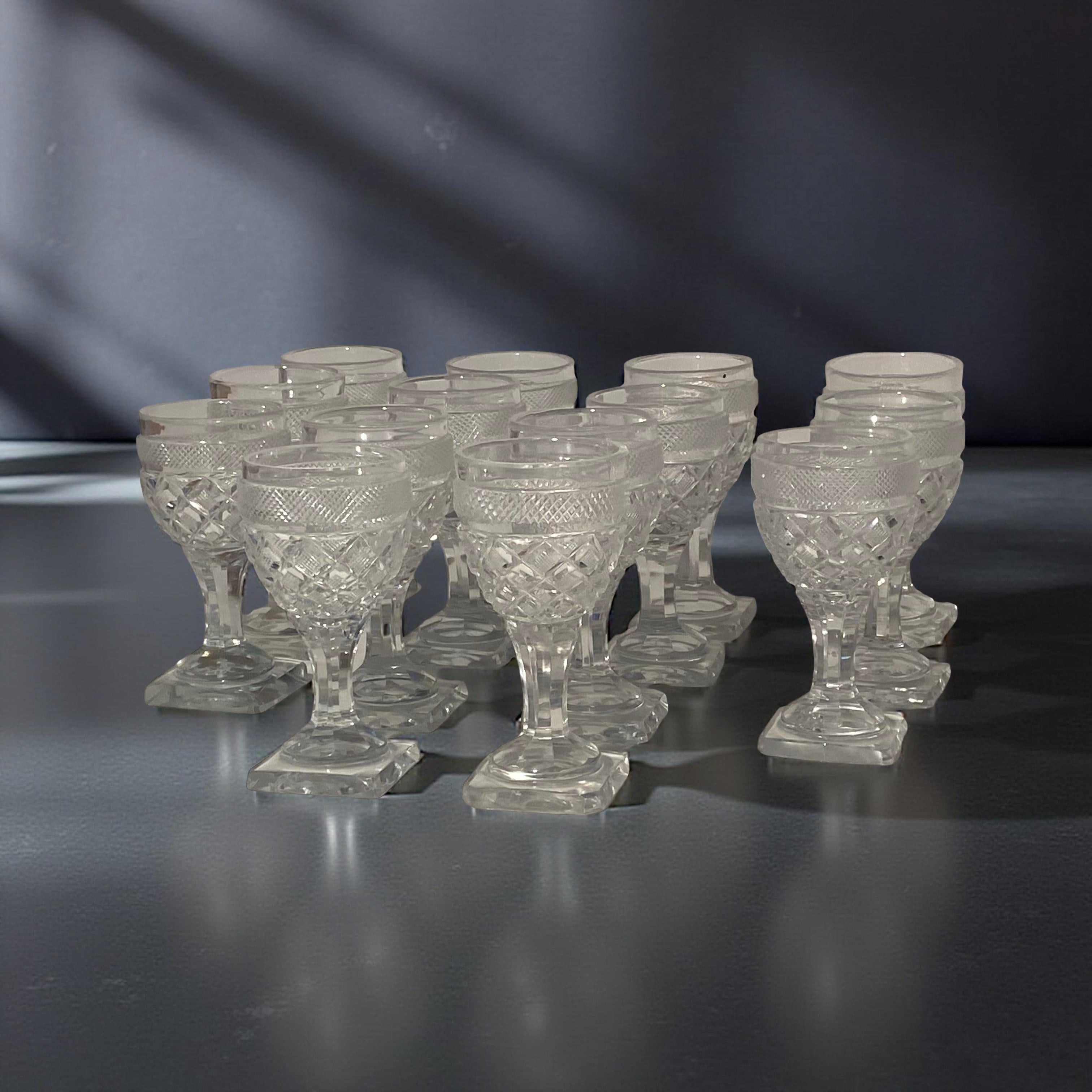 Antiker Baccarat-Satz von 12 Weingläsern aus der Fabrik Sainte Anne, Voneche, 1810. im Angebot 7