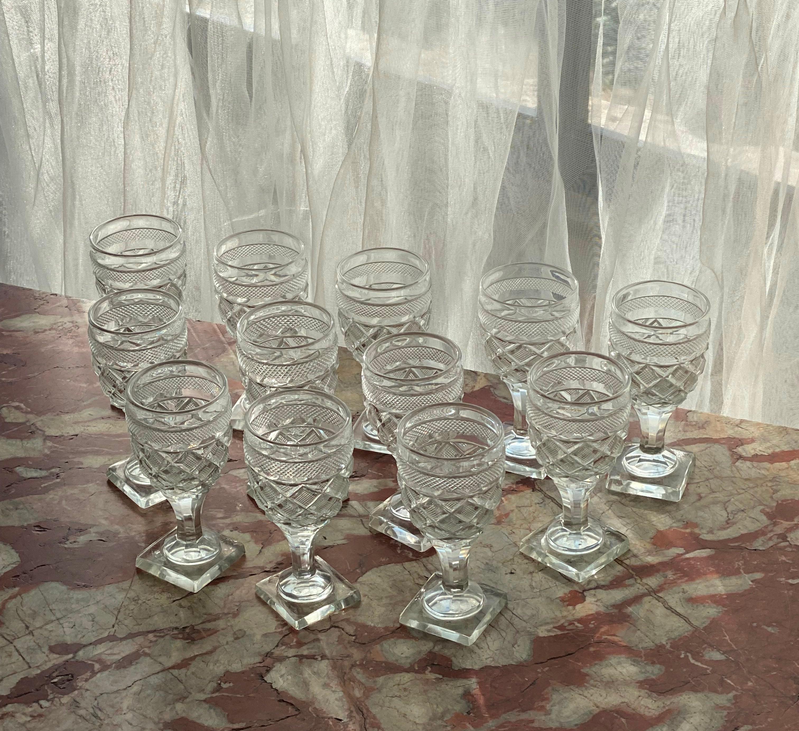 Antiker Baccarat-Satz von 12 Weingläsern aus der Fabrik Sainte Anne, Voneche, 1810. im Angebot 8