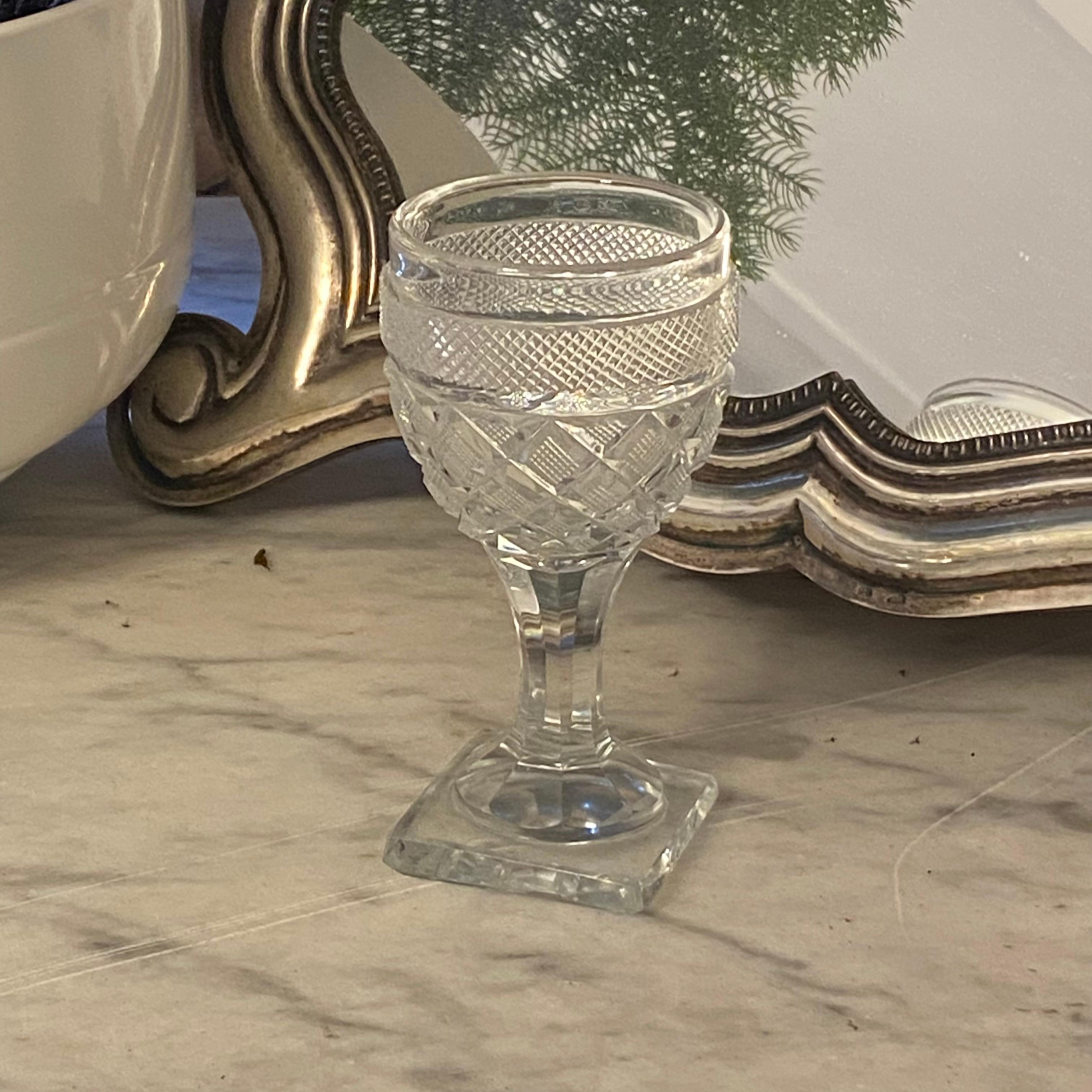 Antiker Baccarat-Satz von 12 Weingläsern aus der Fabrik Sainte Anne, Voneche, 1810. im Angebot 9