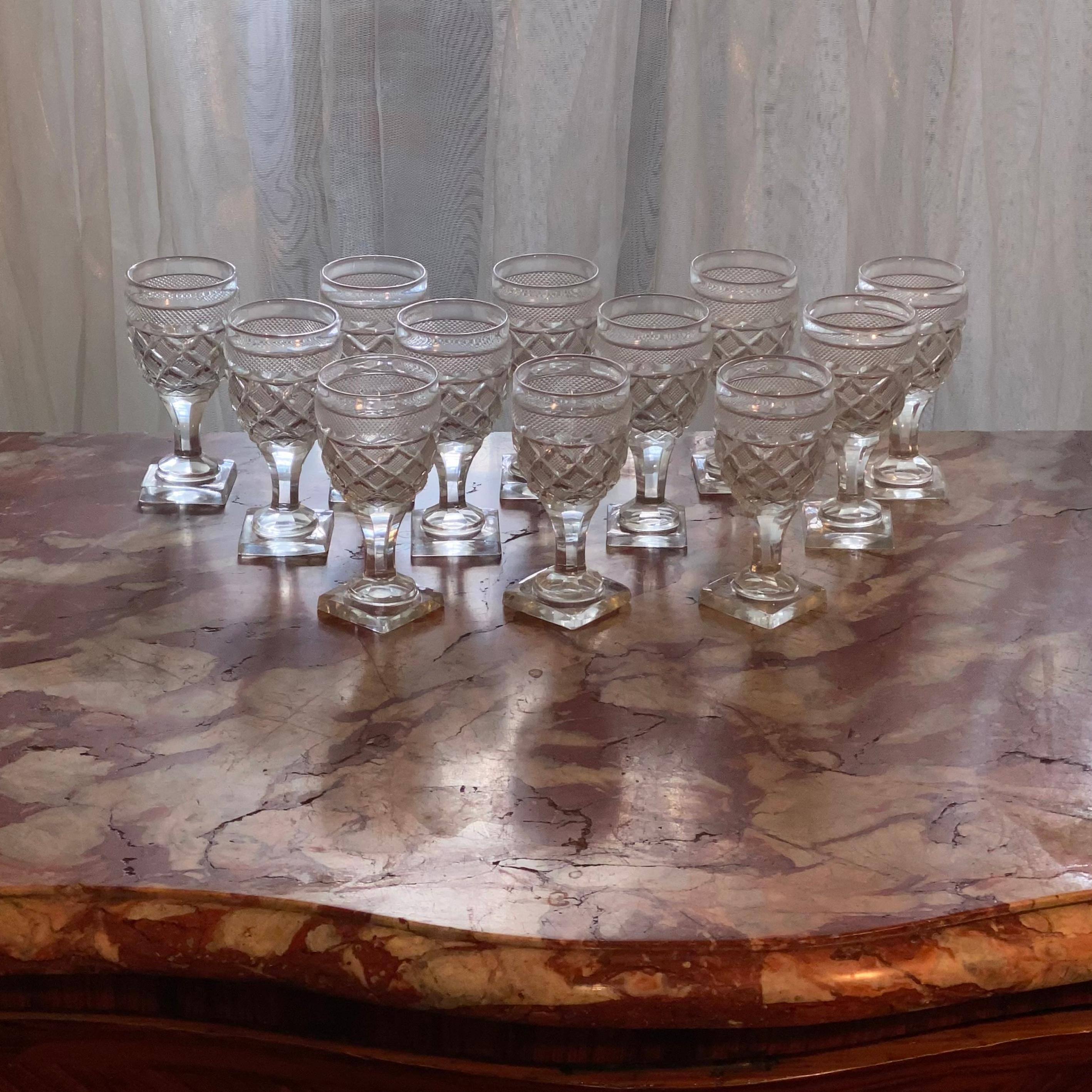 Antiker Baccarat-Satz von 12 Weingläsern aus der Fabrik Sainte Anne, Voneche, 1810. im Angebot 10