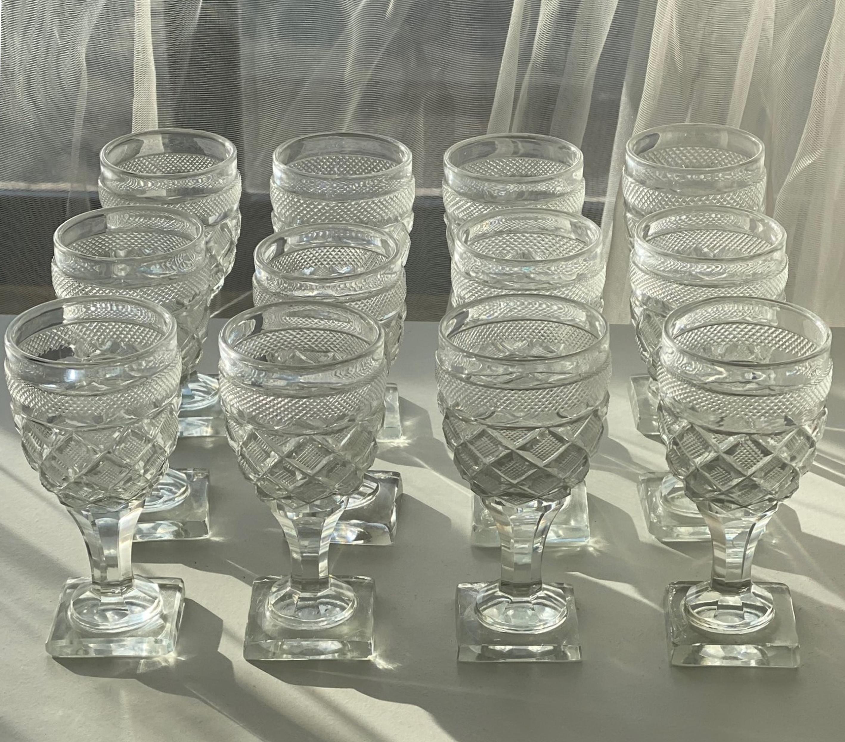 Antiker Baccarat-Satz von 12 Weingläsern aus der Fabrik Sainte Anne, Voneche, 1810. im Angebot 11