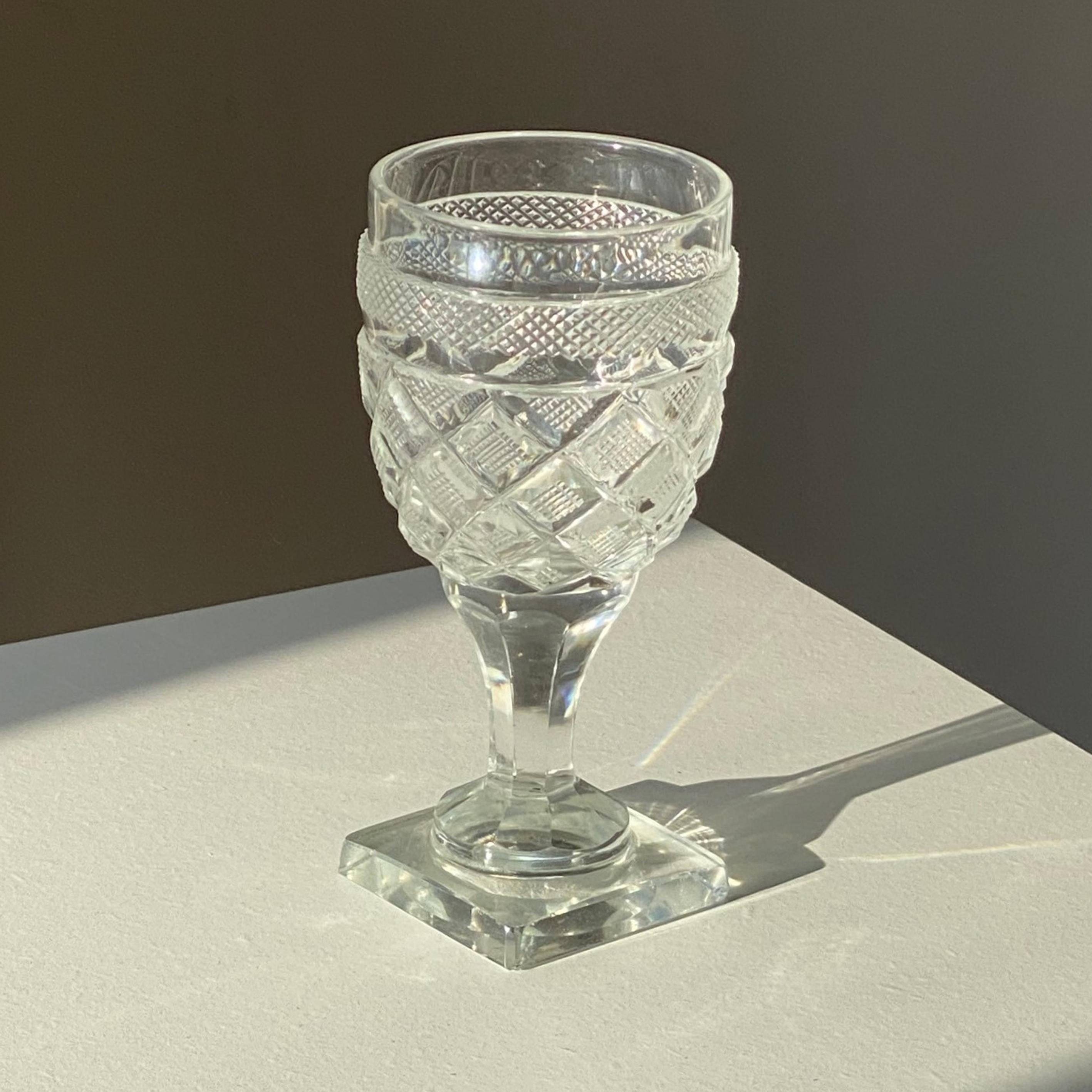 Antiker Baccarat-Satz von 12 Weingläsern aus der Fabrik Sainte Anne, Voneche, 1810. im Angebot 12