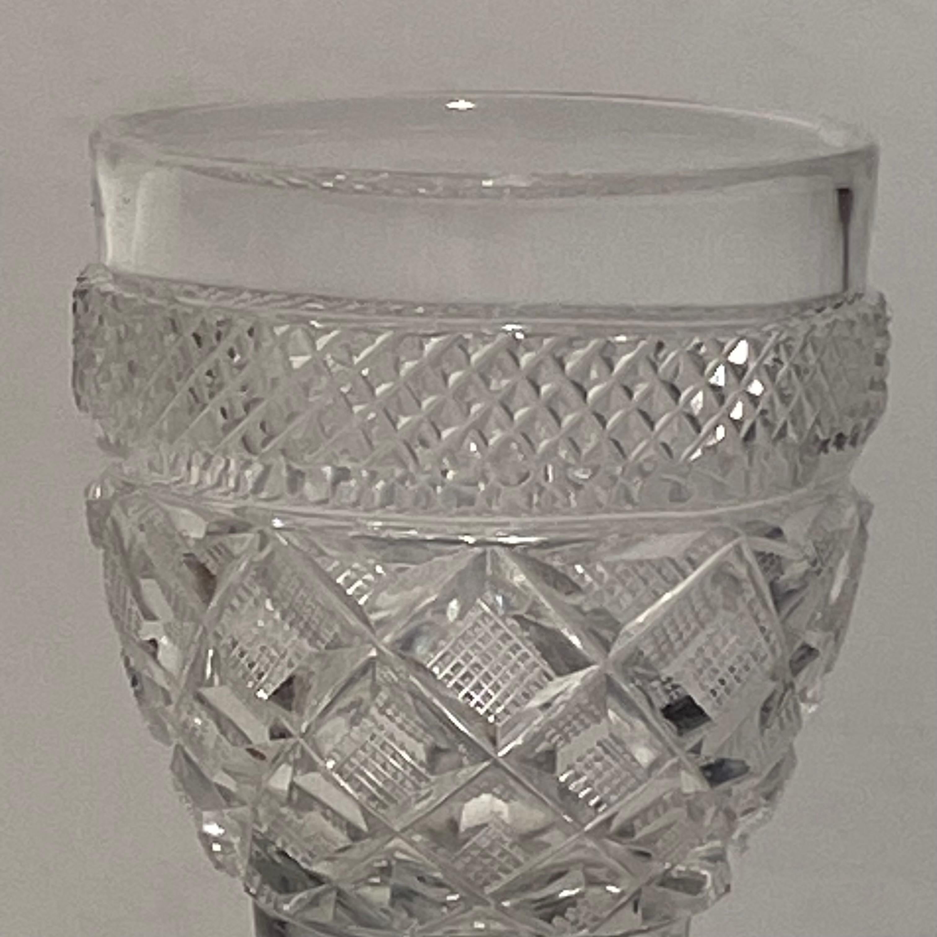 Antiker Baccarat-Satz von 12 Weingläsern aus der Fabrik Sainte Anne, Voneche, 1810. im Zustand „Gut“ im Angebot in Trieste, IT