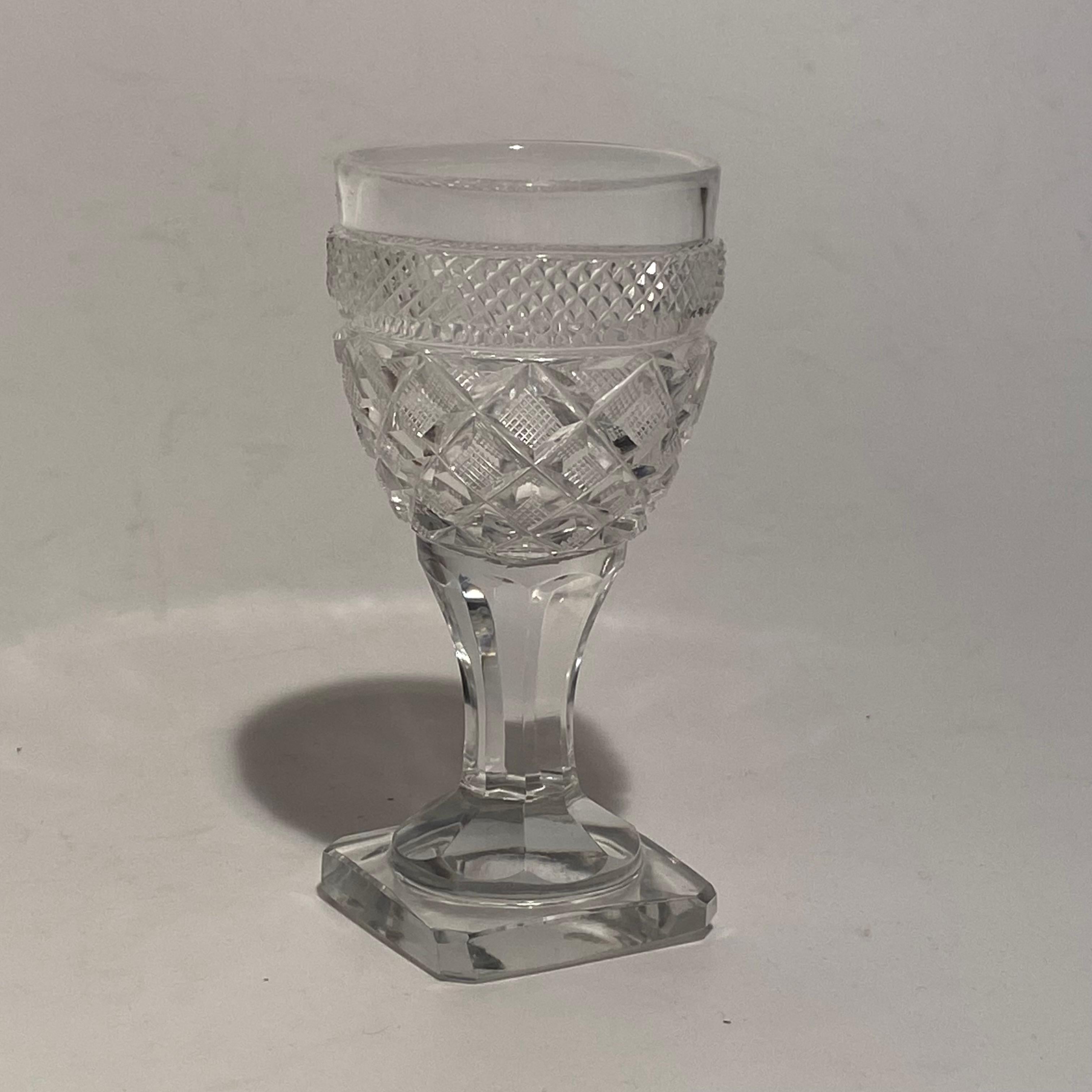 Antiker Baccarat-Satz von 12 Weingläsern aus der Fabrik Sainte Anne, Voneche, 1810. (Frühes 19. Jahrhundert) im Angebot