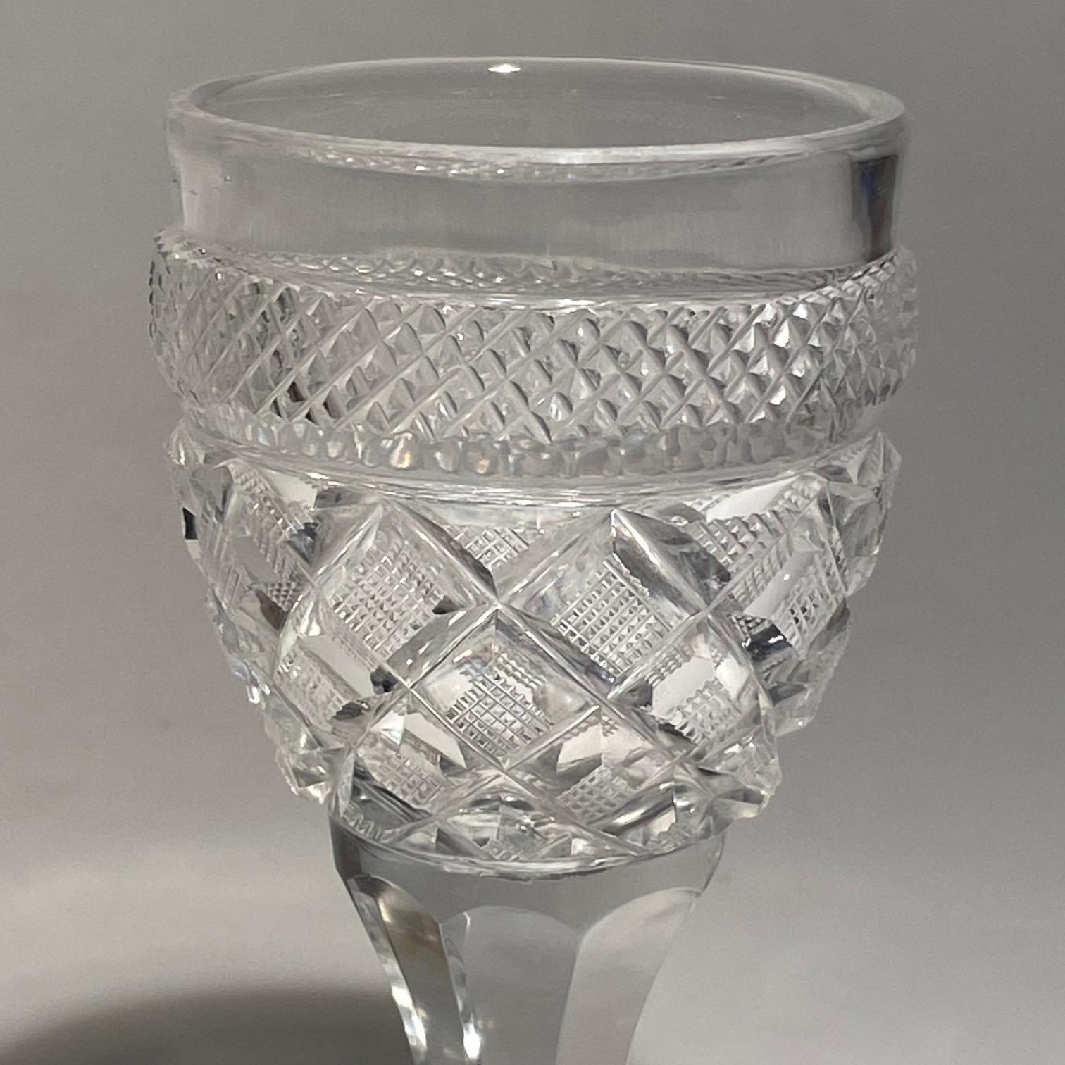 Antiker Baccarat-Satz von 12 Weingläsern aus der Fabrik Sainte Anne, Voneche, 1810. (Geblasenes Glas) im Angebot