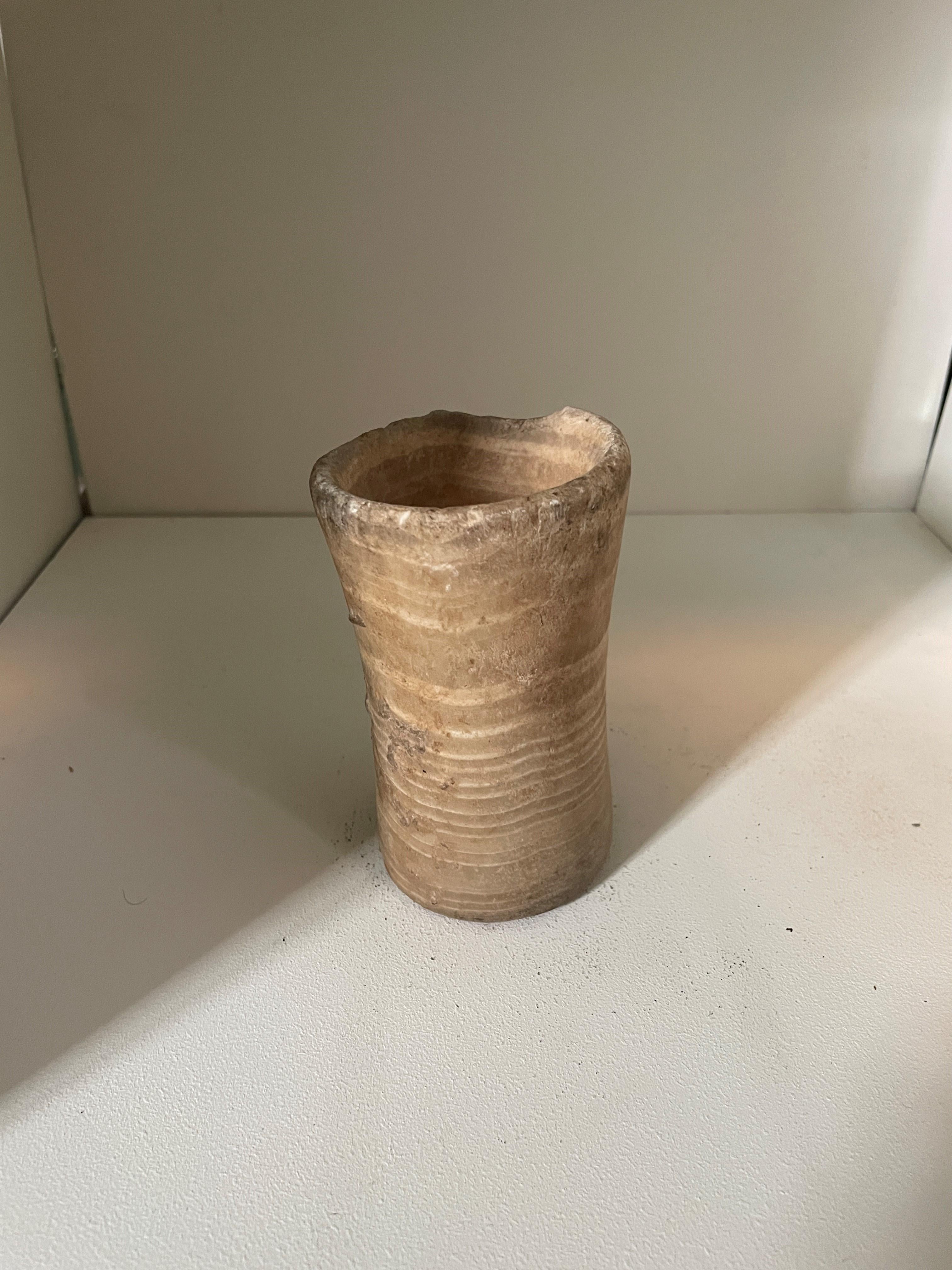 Afghan Vase à offrandes ou vase ancien en albâtre de Bactrian en vente