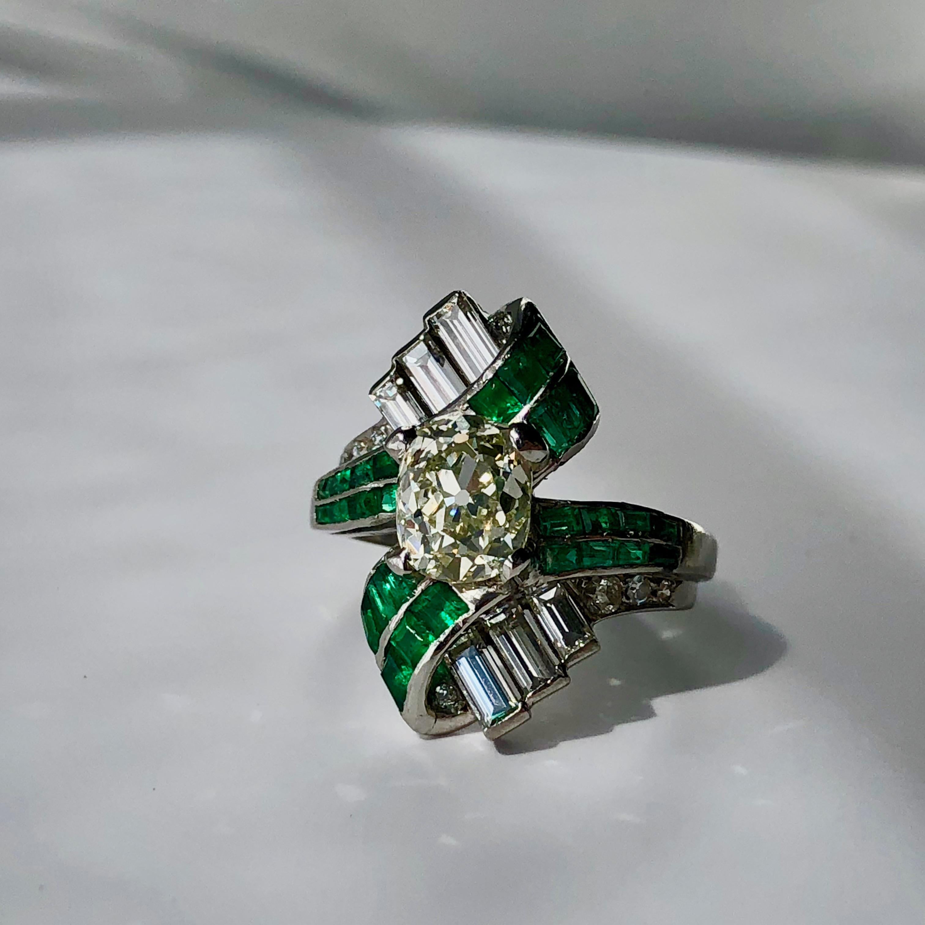 Antique Baguette Emerald And Old Cut Diamond Art Deco Cocktail Engagement Ring  In Good Condition For Sale In London, GB