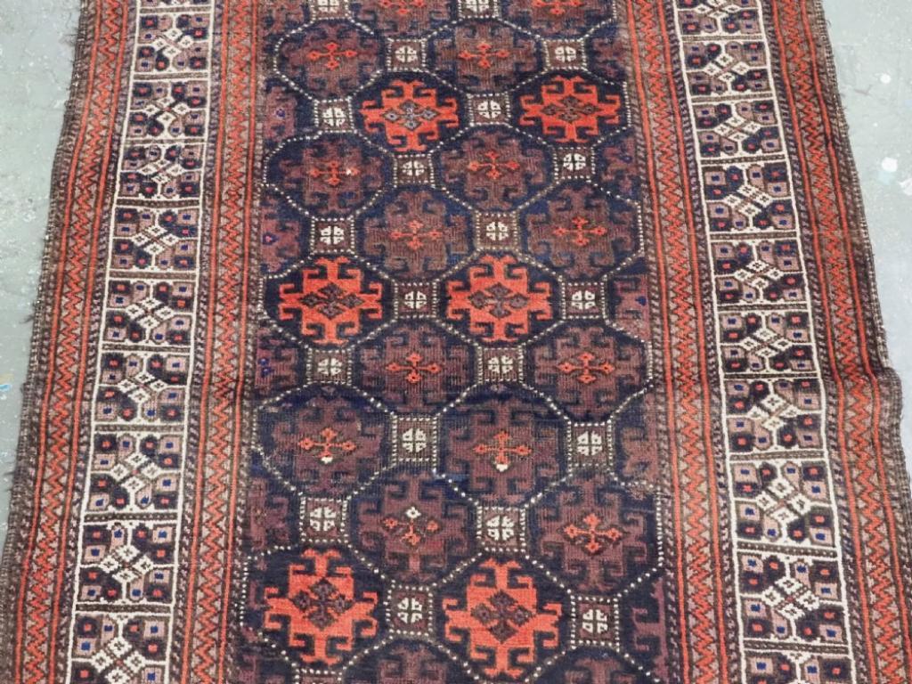 Antiker Bahluli-Baluch-Teppich, Gitterdesign mit elfenbeinfarbener Bordüre, um 1890 im Zustand „Hervorragend“ im Angebot in Moreton-In-Marsh, GB