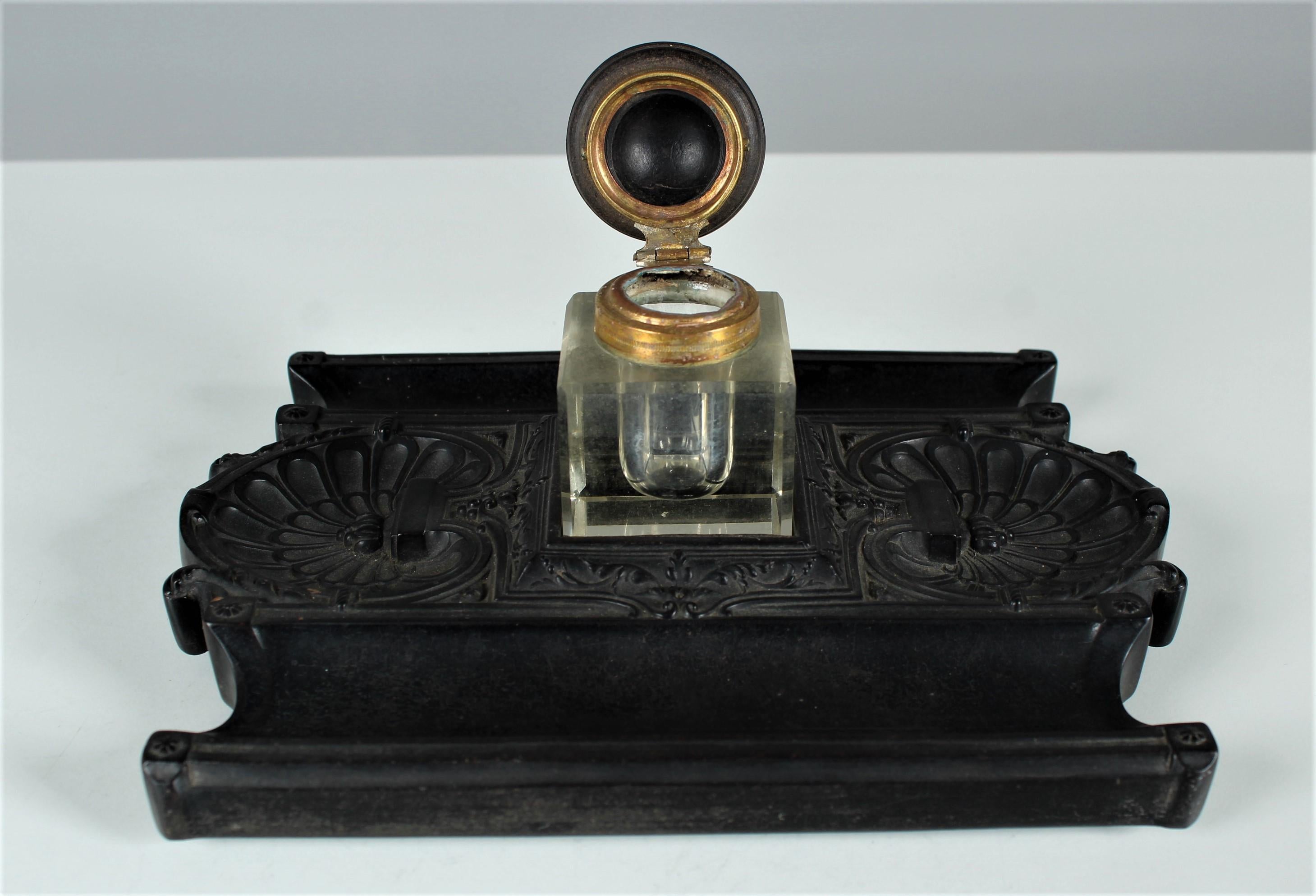 Beautiful antique inkstand with one glass for the ink in the center.
Made of Gutta-Percha in a very nice condition.



