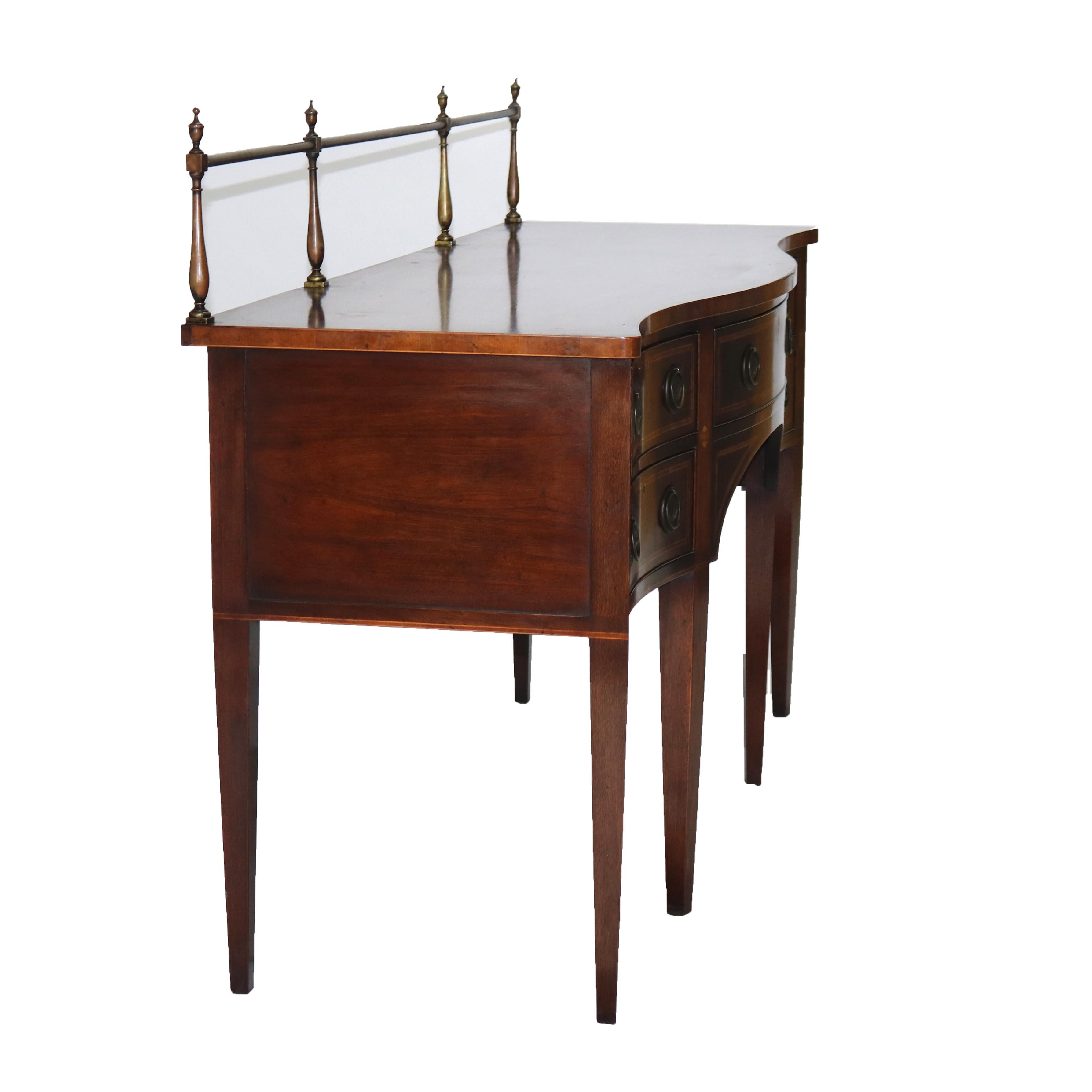 Laiton Buffet ancien de style Hepplewhite en acajou avec bandes et cheminée en laiton en vente