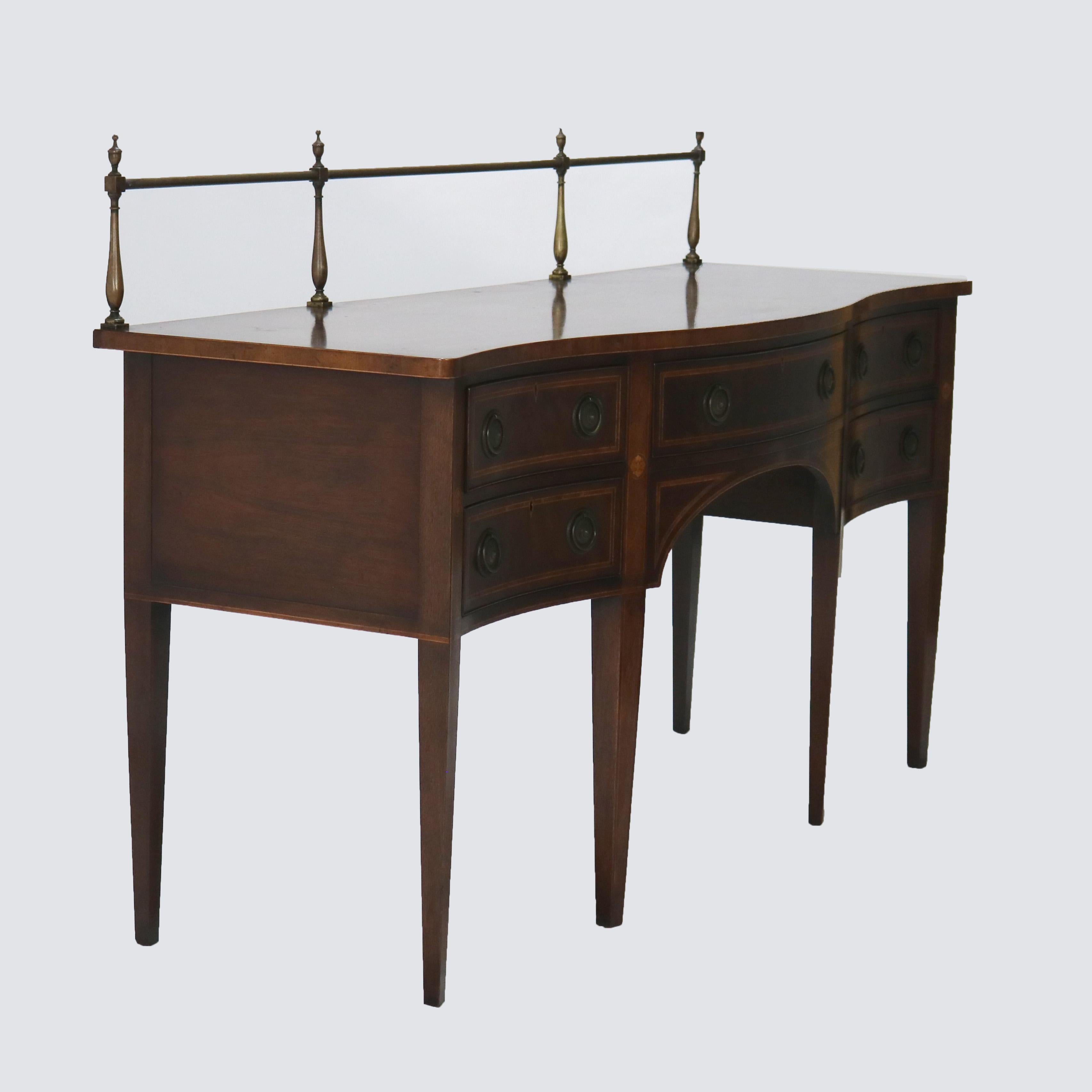 Buffet ancien de style Hepplewhite en acajou avec bandes et cheminée en laiton en vente 1