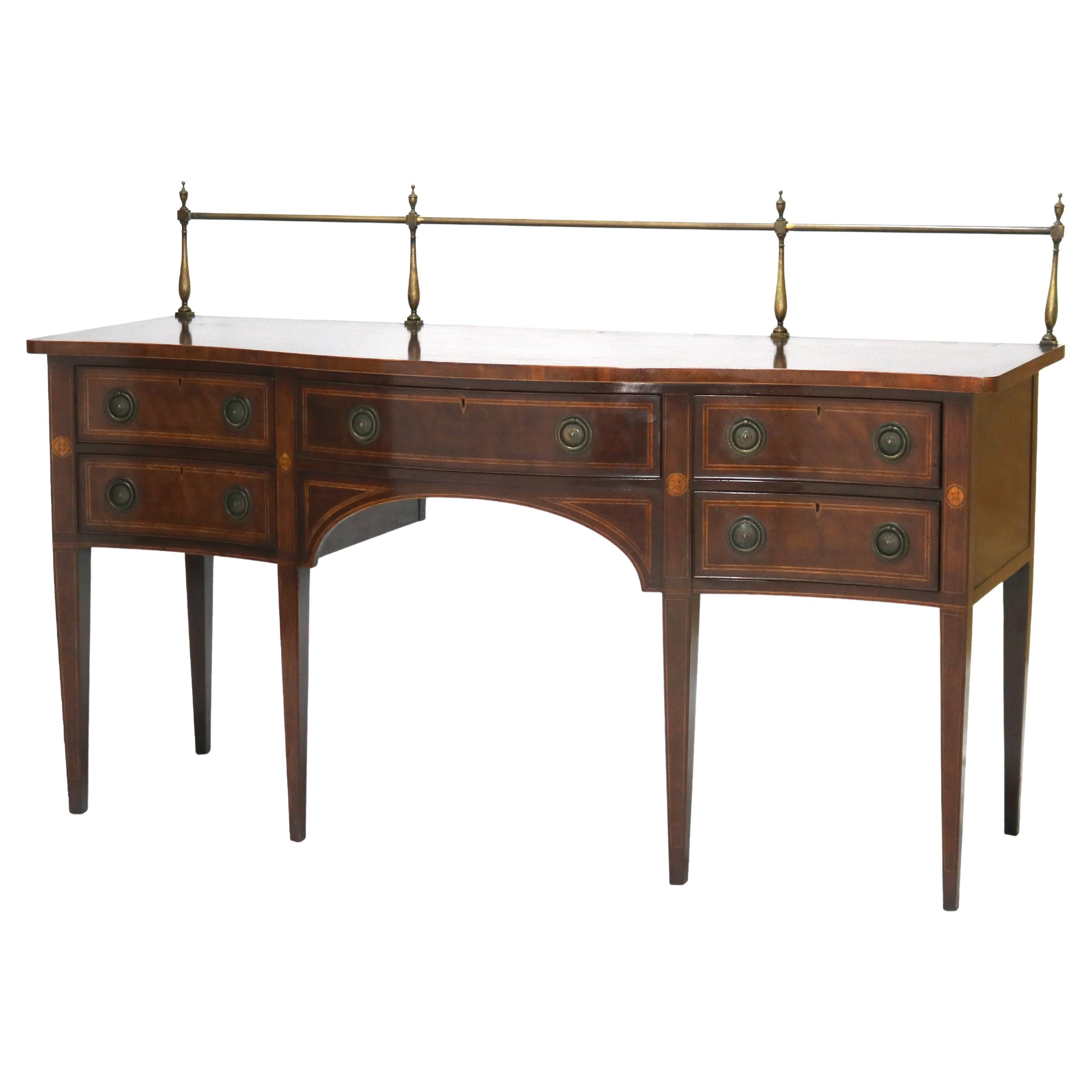 Buffet ancien de style Hepplewhite en acajou avec bandes et cheminée en laiton en vente