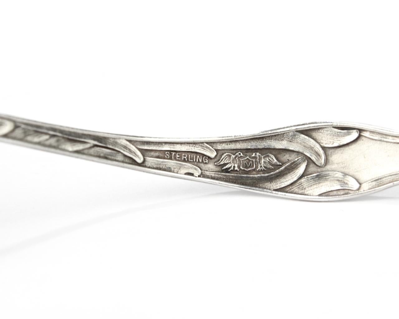 Antico mestolo in argento sterling Baker Manchester Daffodils in vendita 3