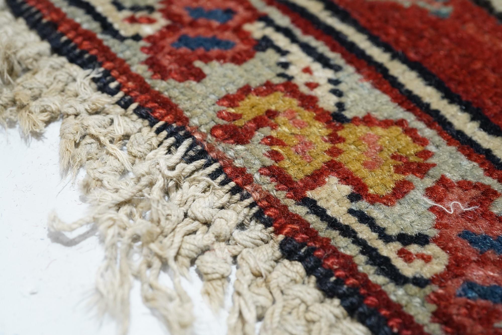 Antique Bakhshayesh Rug In Good Condition For Sale In New York, NY