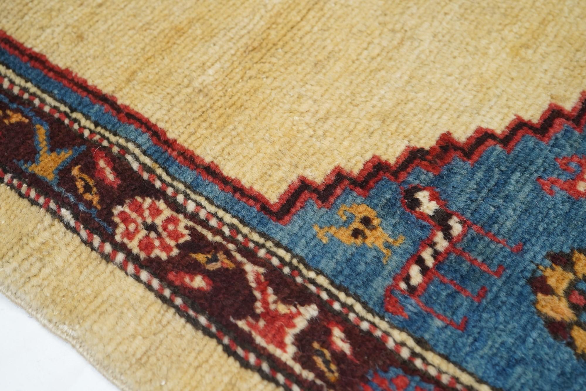 Antique Bakhshaish Rug In Good Condition For Sale In New York, NY