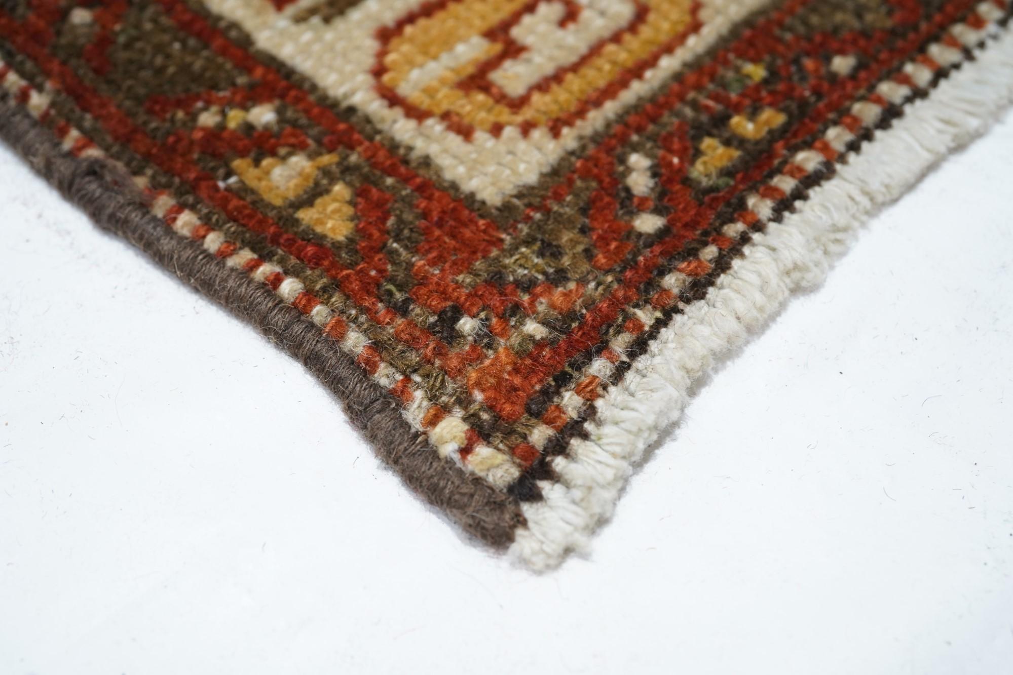 Antique Bakhshaish Rug  In Good Condition For Sale In New York, NY
