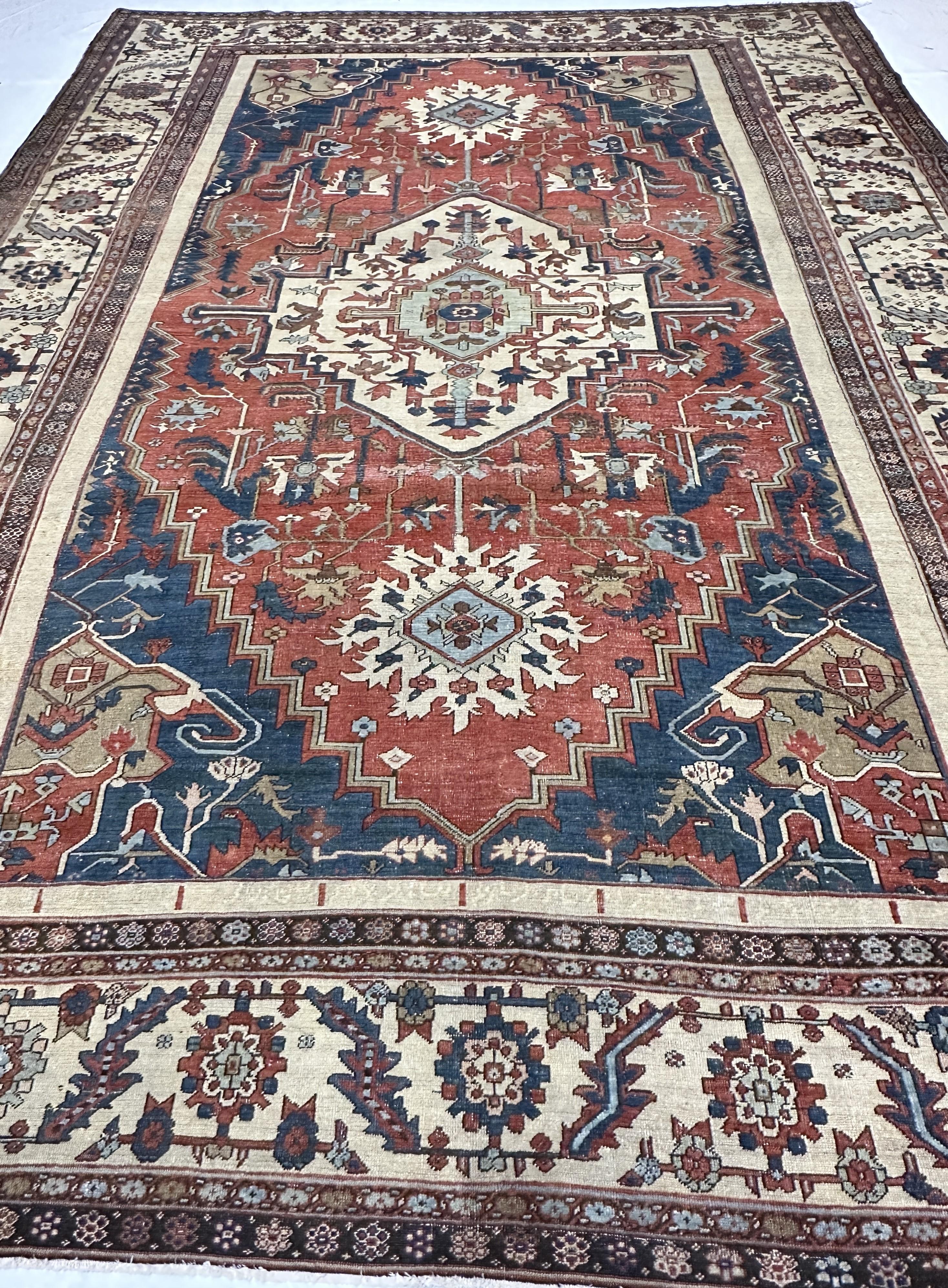 Antiker Bakhshayesh-Teppich 10'10 x 14'6 im Zustand „Gut“ im Angebot in New York, NY