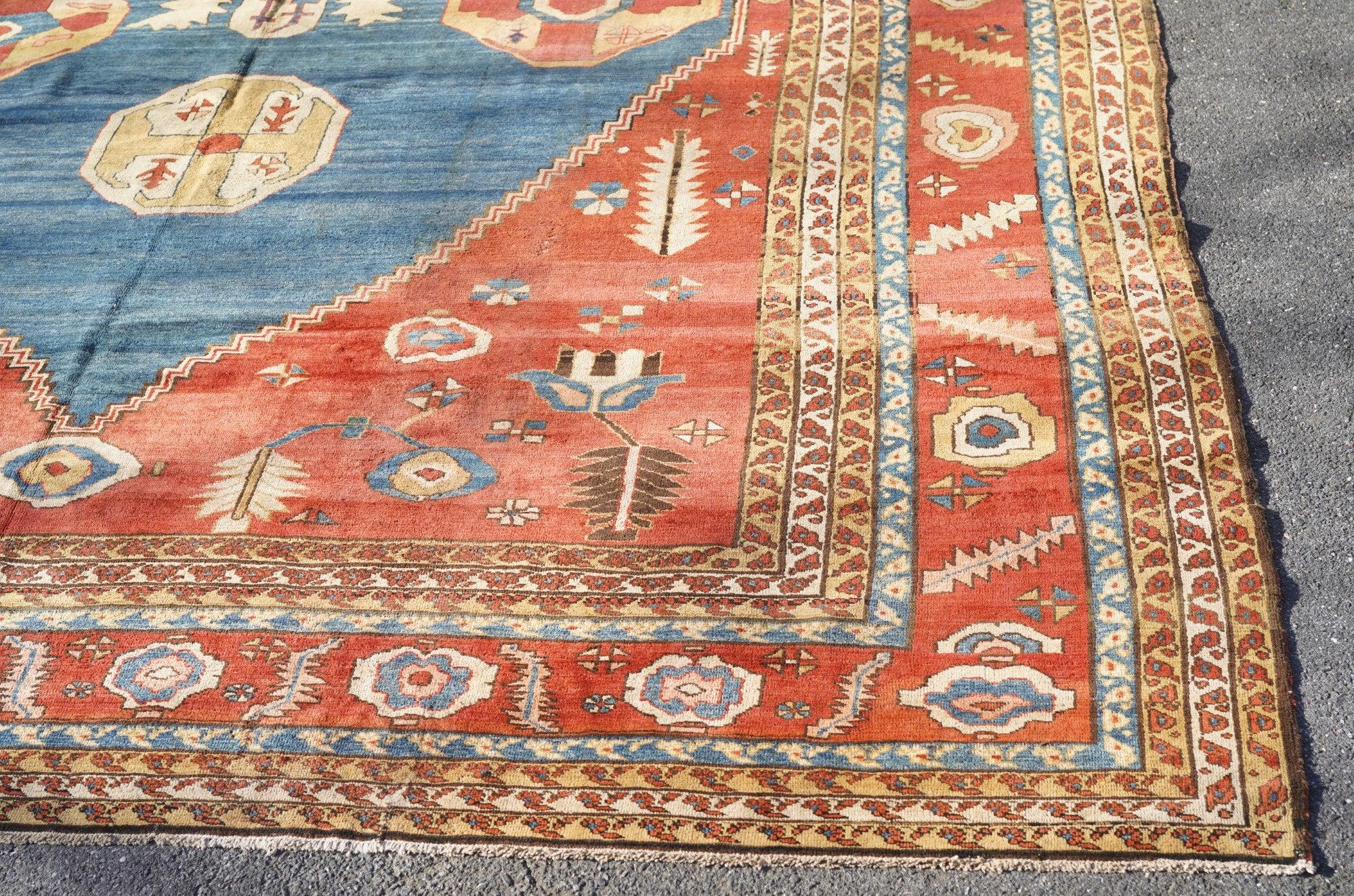 Antiker Bakhshayesh-Teppich 13'11'' x 22'4'' (19. Jahrhundert) im Angebot