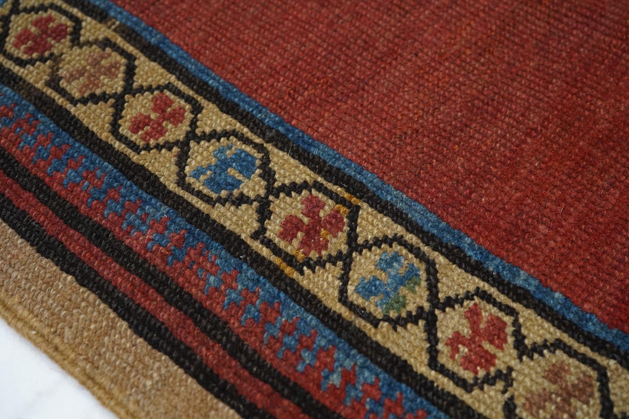 Antique Bakhshayesh Rug In Excellent Condition For Sale In New York, NY