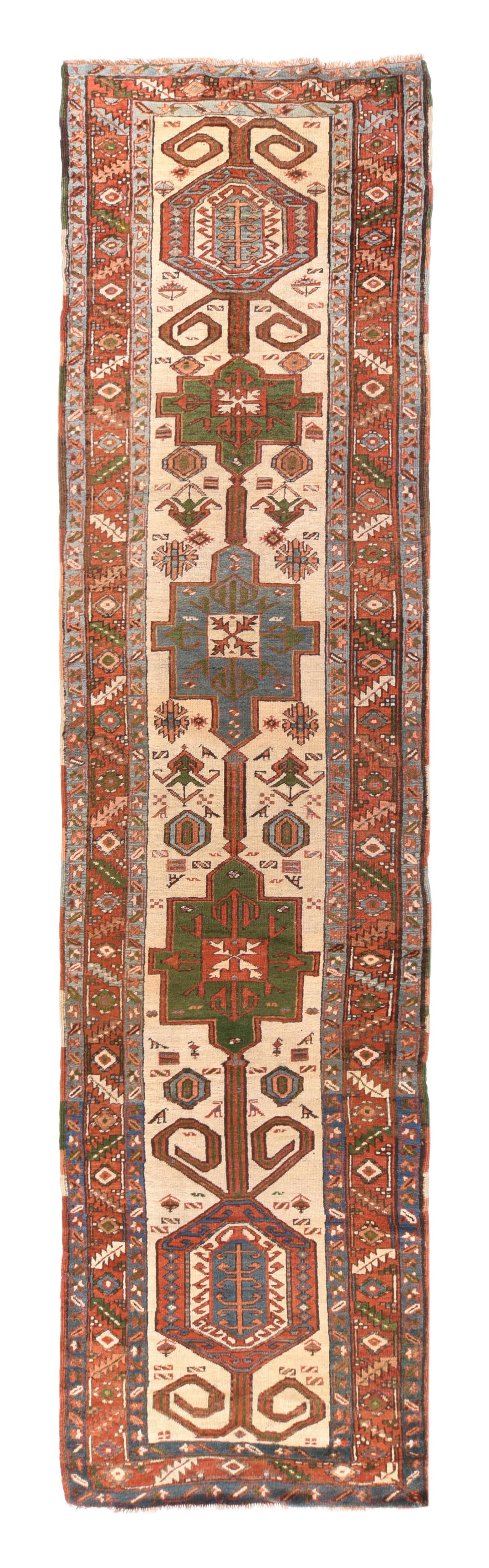 Tapis antique Bakhshayesh 3'4'' x 14'0''.