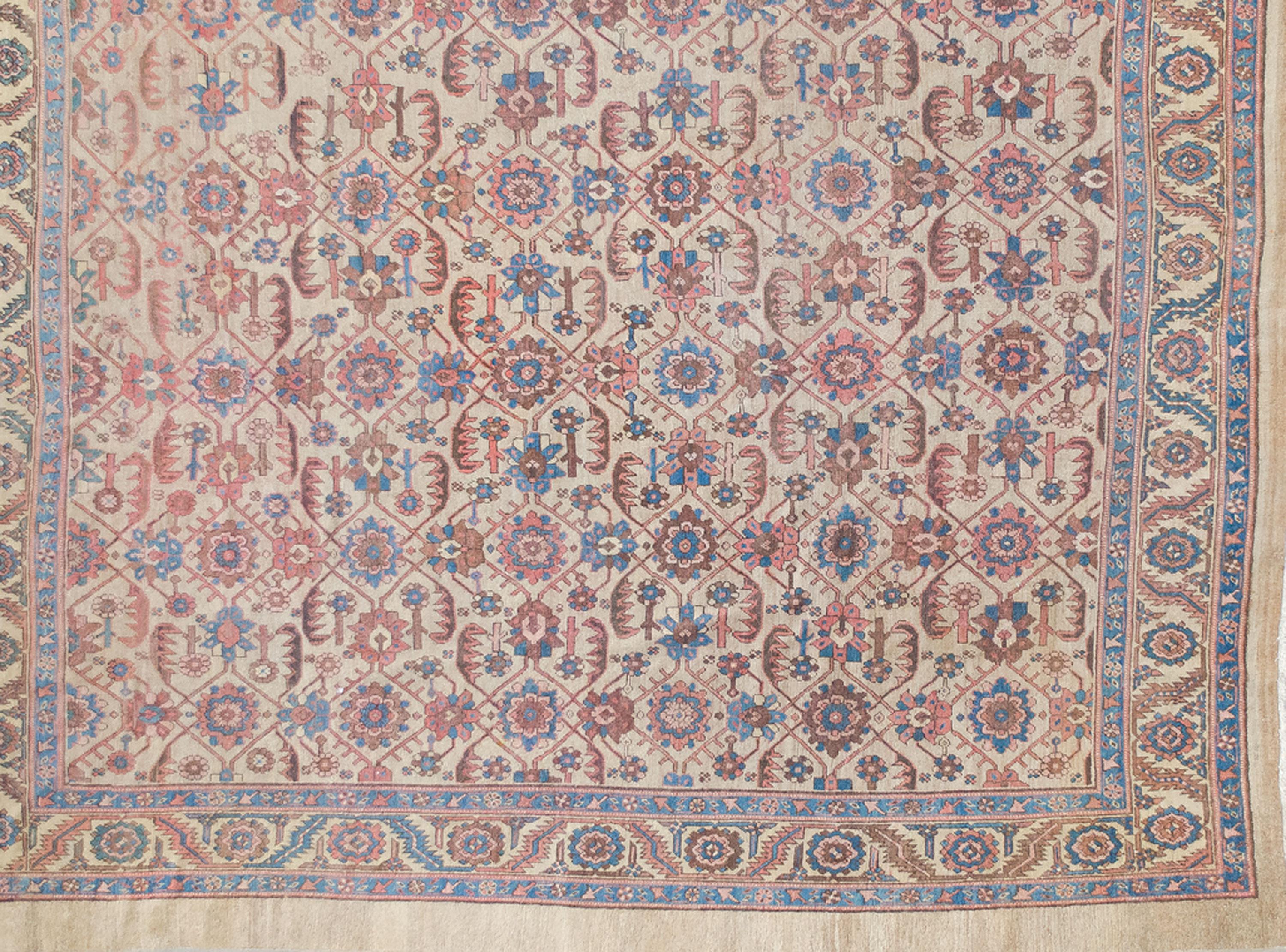 Antiker Bakhshaysh-Teppich 352x300cm im Zustand „Gut“ im Angebot in Henley-on-Thames, Oxfordshire