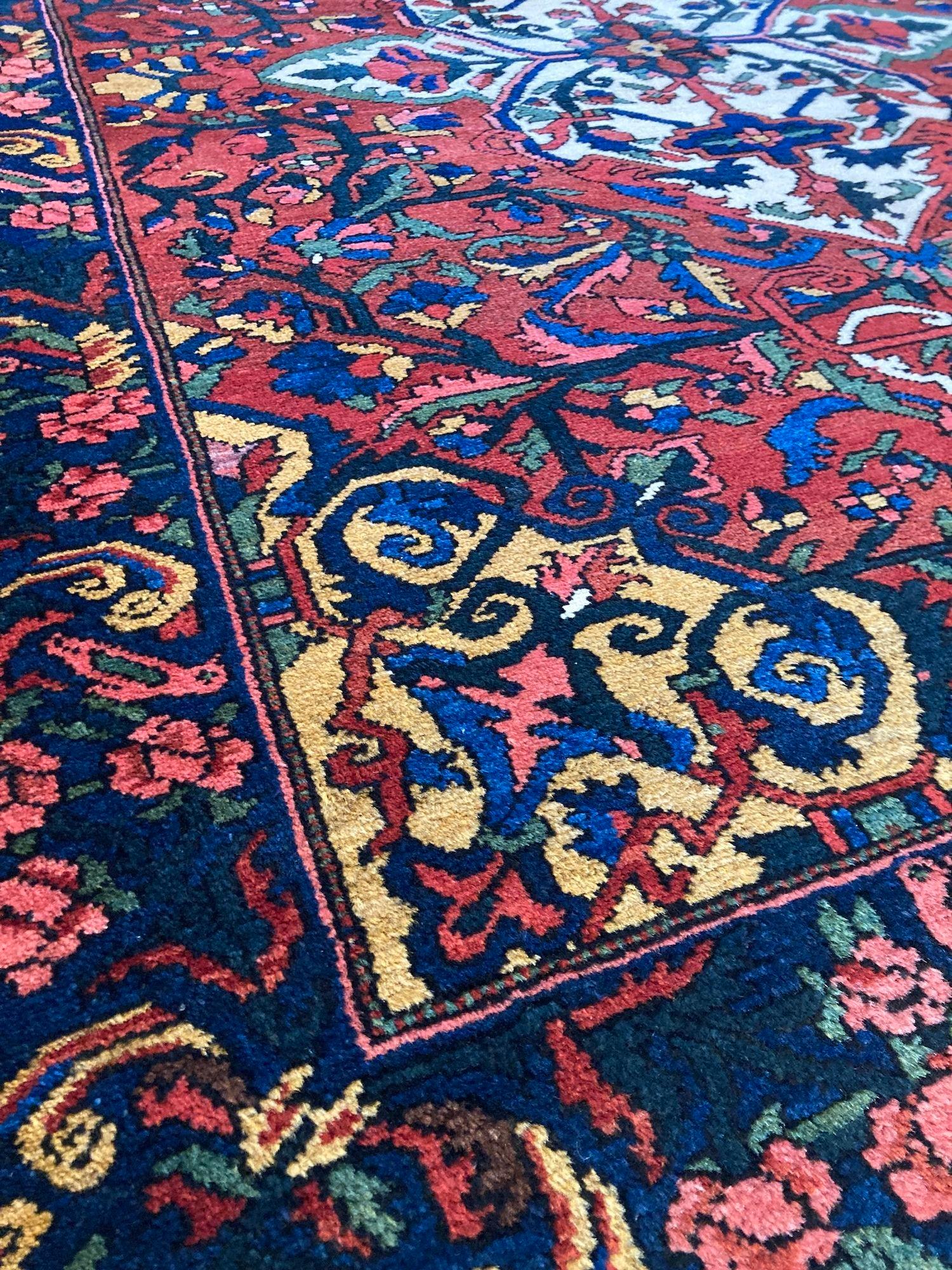 Antiker Bakhtiar-Teppich 2,05 m x 1,46 m im Angebot 2