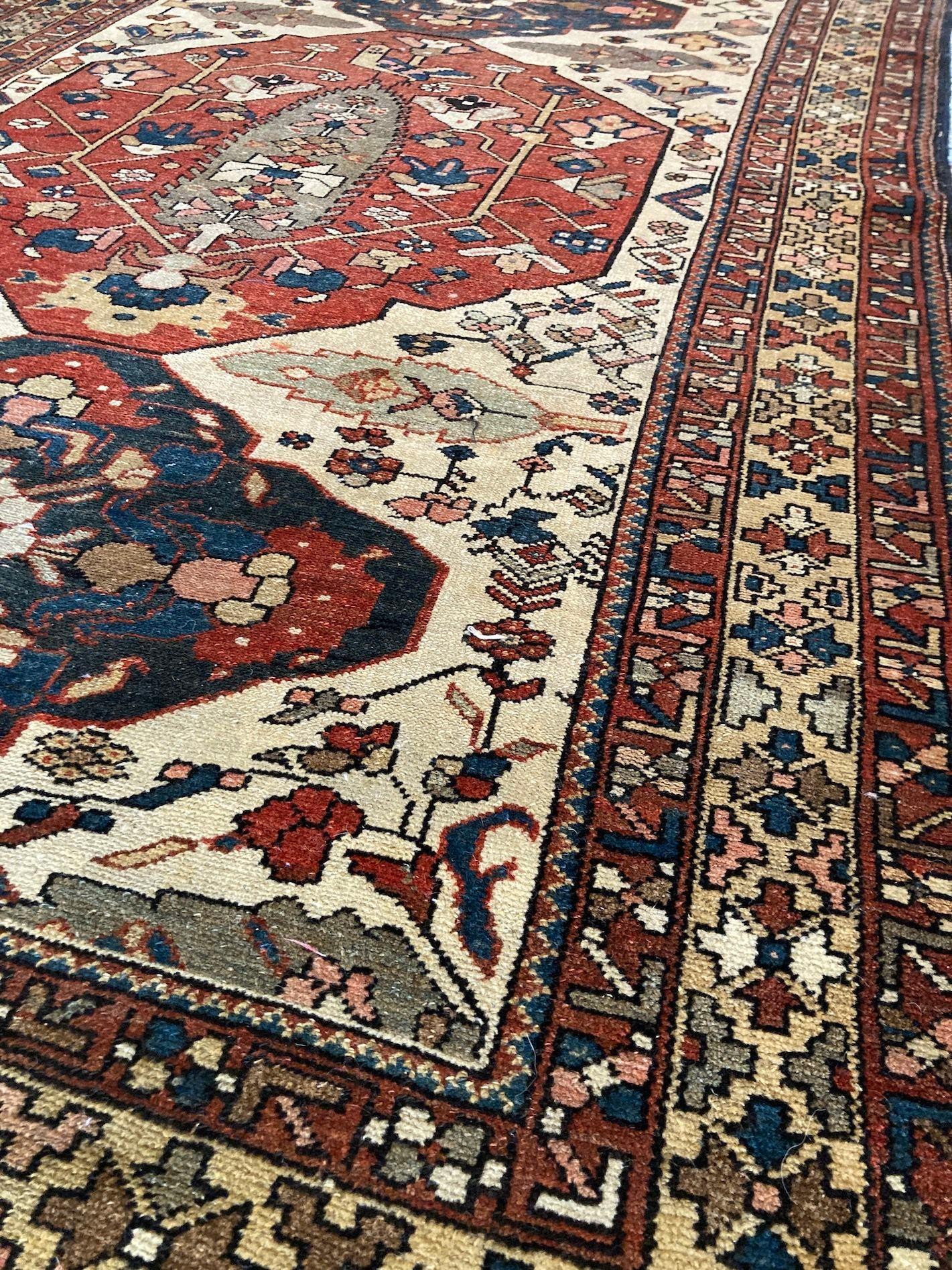 Antiker Bakhtiar-Teppich 2,06 m x 1,33 m im Angebot 4