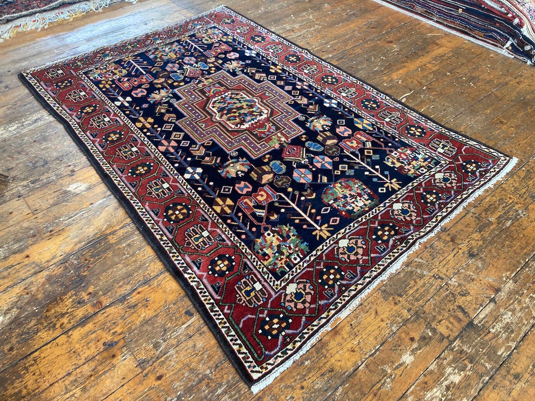 Inizio XX secolo Tappeto antico Bakhtiar 2,06 m x 1,41 m in vendita