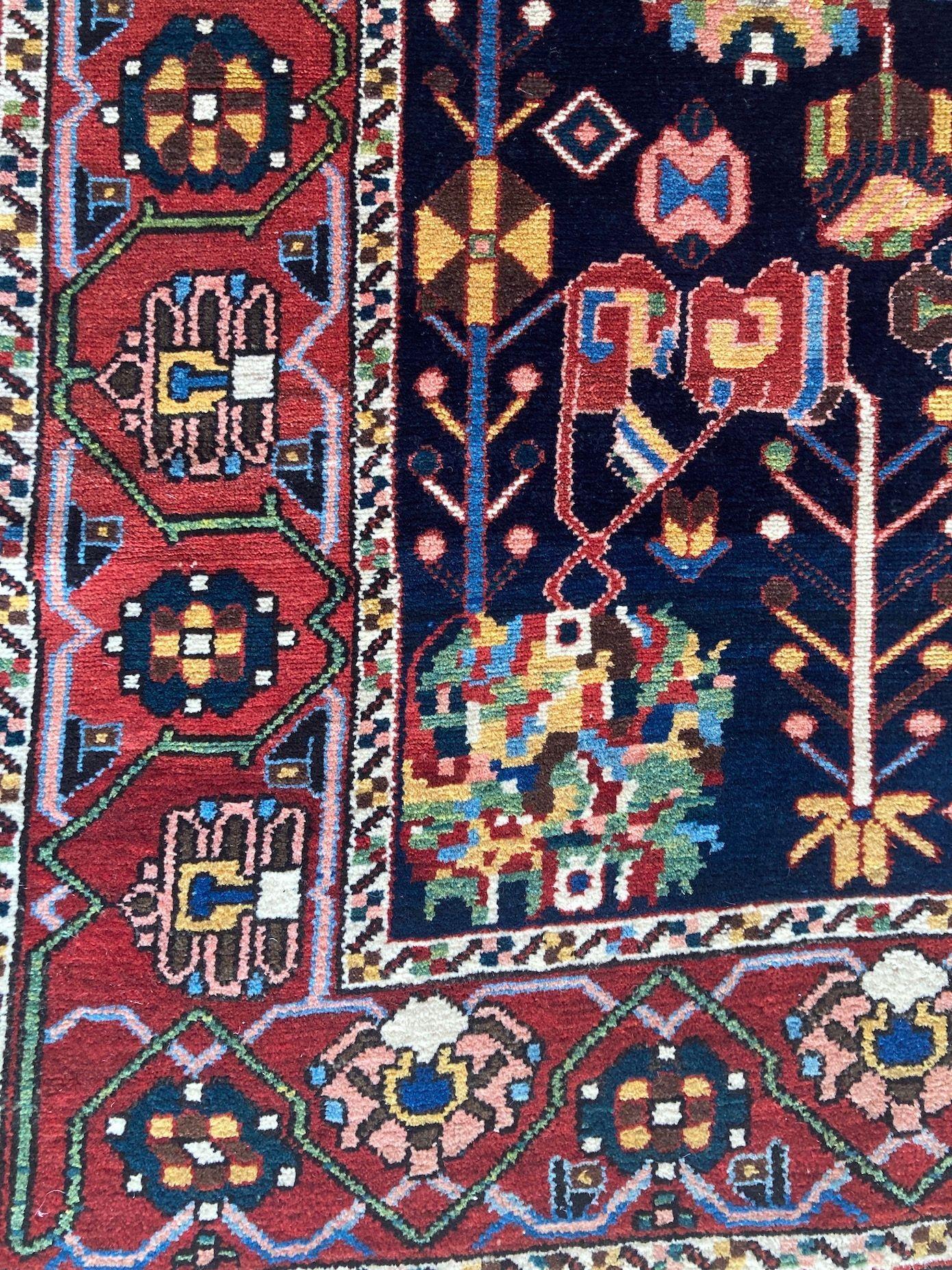Tappeto antico Bakhtiar 2,06 m x 1,41 m in vendita 1