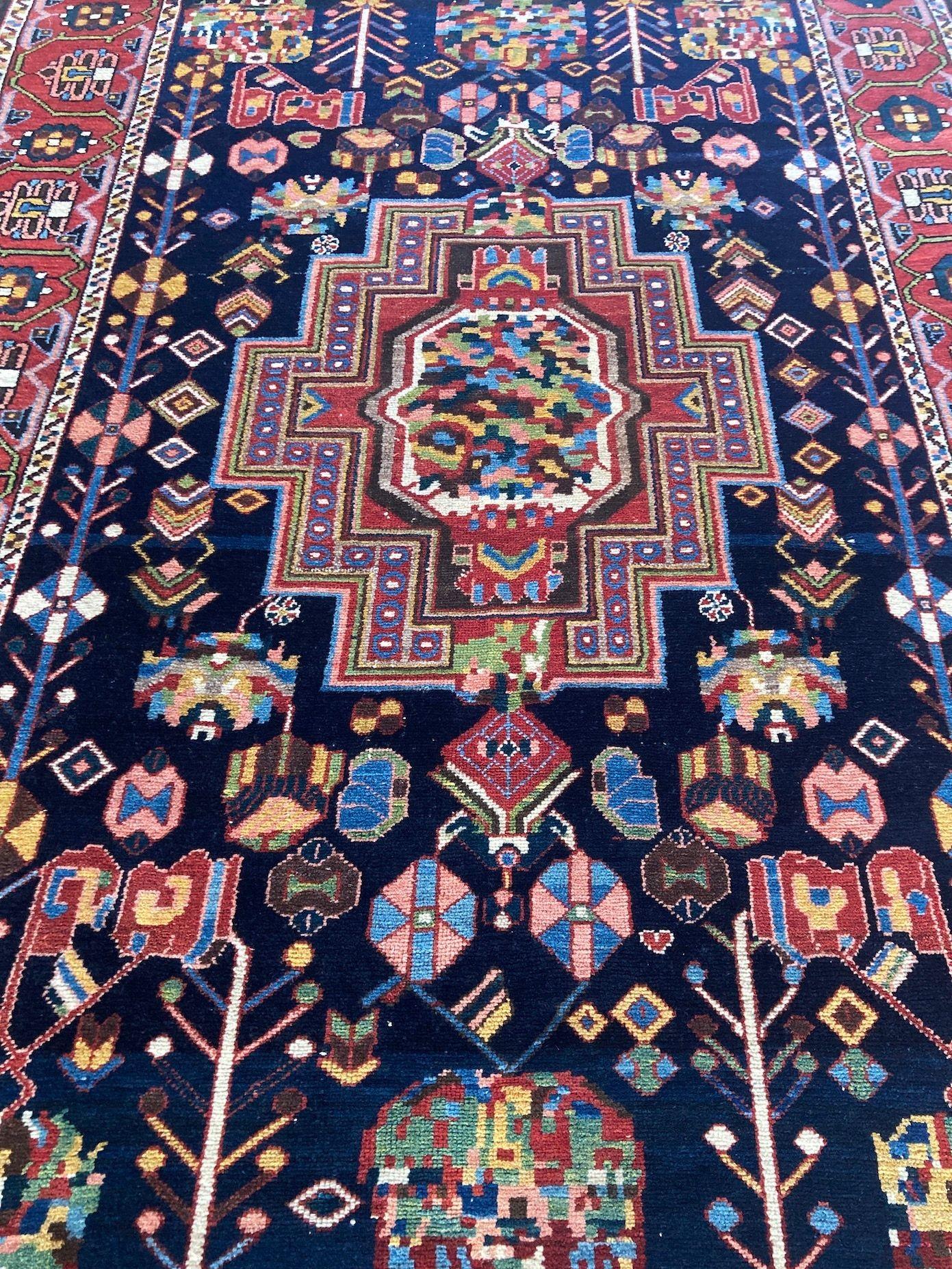 Tappeto antico Bakhtiar 2,06 m x 1,41 m in vendita 2