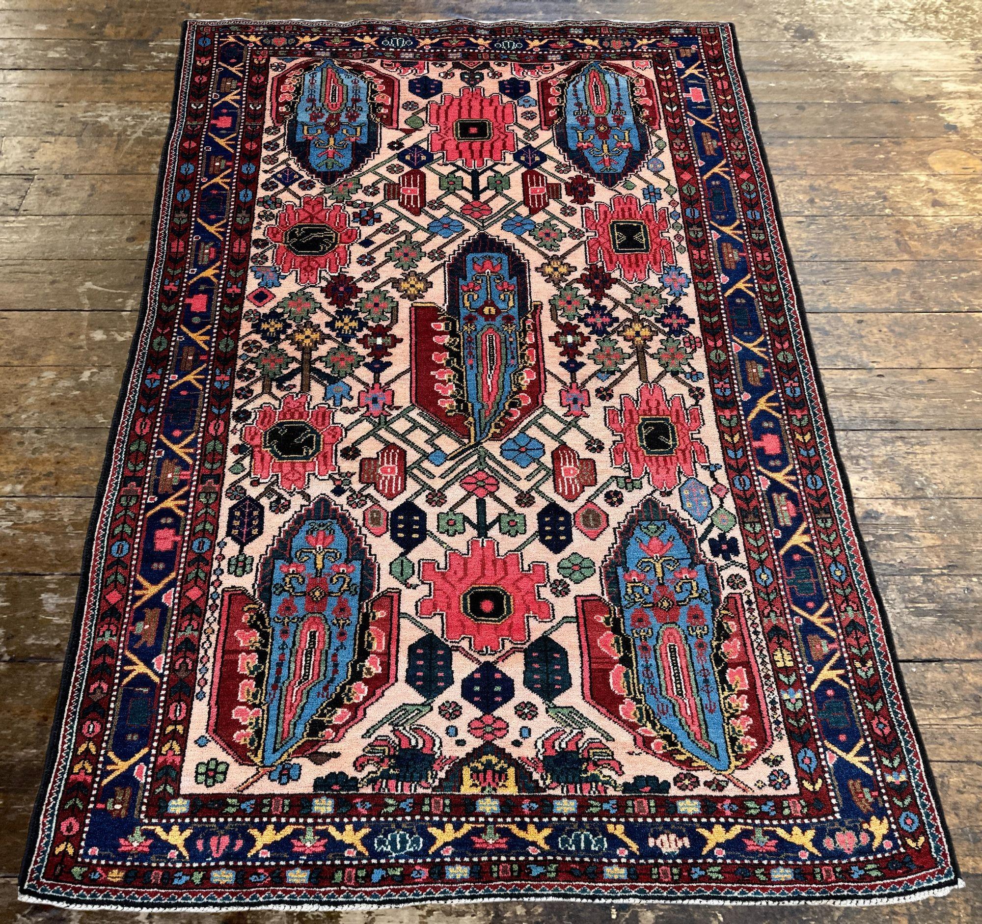Inizio XX secolo Tappeto antico Bakhtiar 2,08m x 1,43m in vendita
