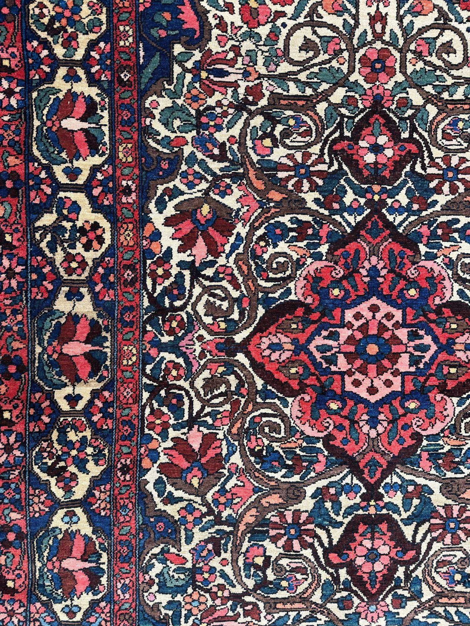 Tapis Bakhtiar ancien 2,13 m x 1,36 m en vente 8