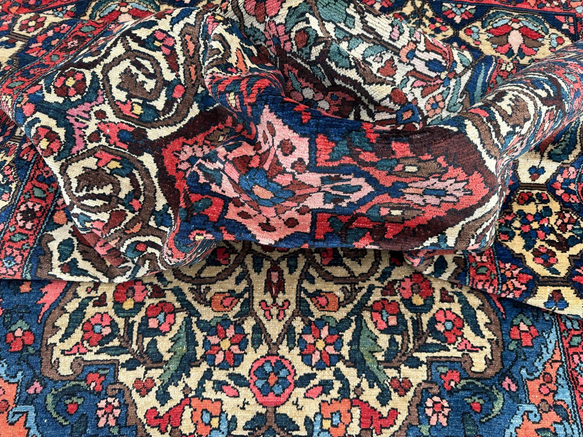 Tapis Bakhtiar ancien 2,13 m x 1,36 m en vente 11