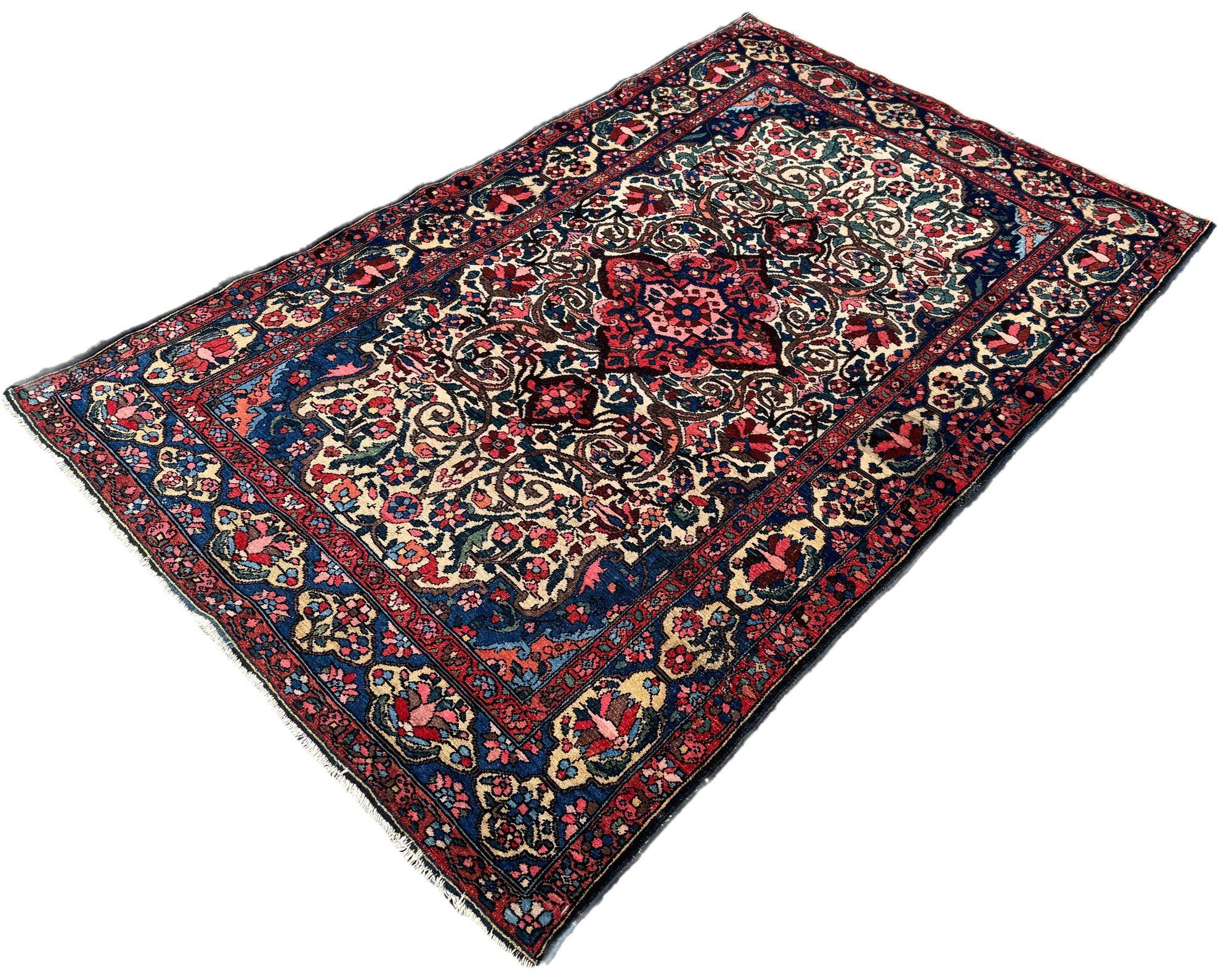 Tapis Bakhtiar ancien 2,13 m x 1,36 m Bon état - En vente à St. Albans, GB