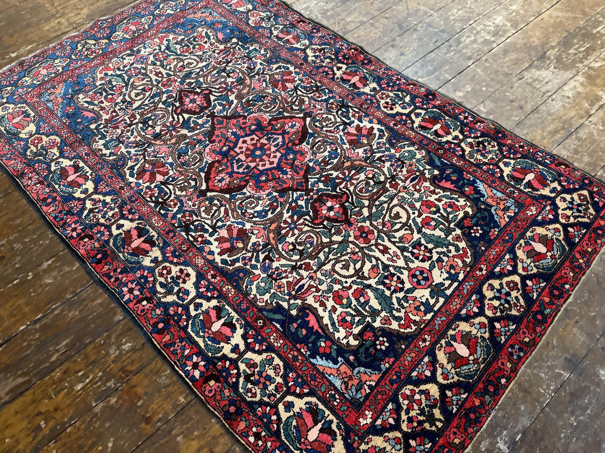 Tapis Bakhtiar ancien 2,13 m x 1,36 m en vente 1