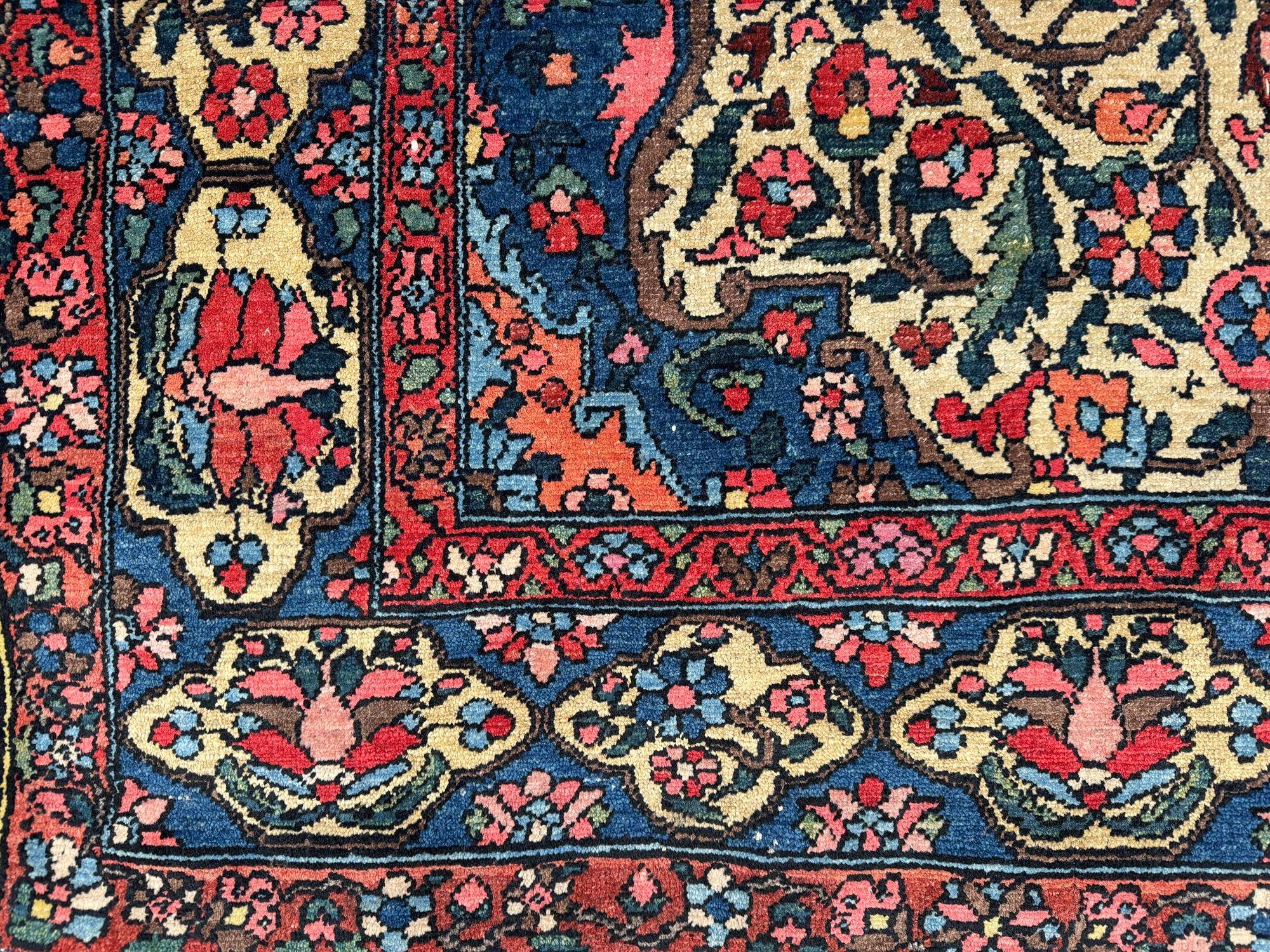 Tapis Bakhtiar ancien 2,13 m x 1,36 m en vente 2