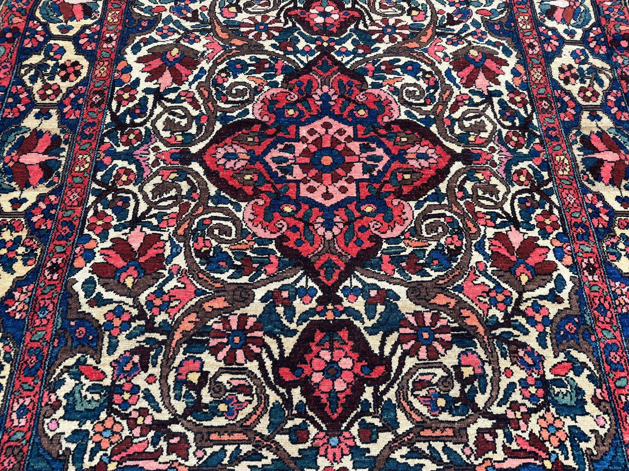 Tapis Bakhtiar ancien 2,13 m x 1,36 m en vente 3