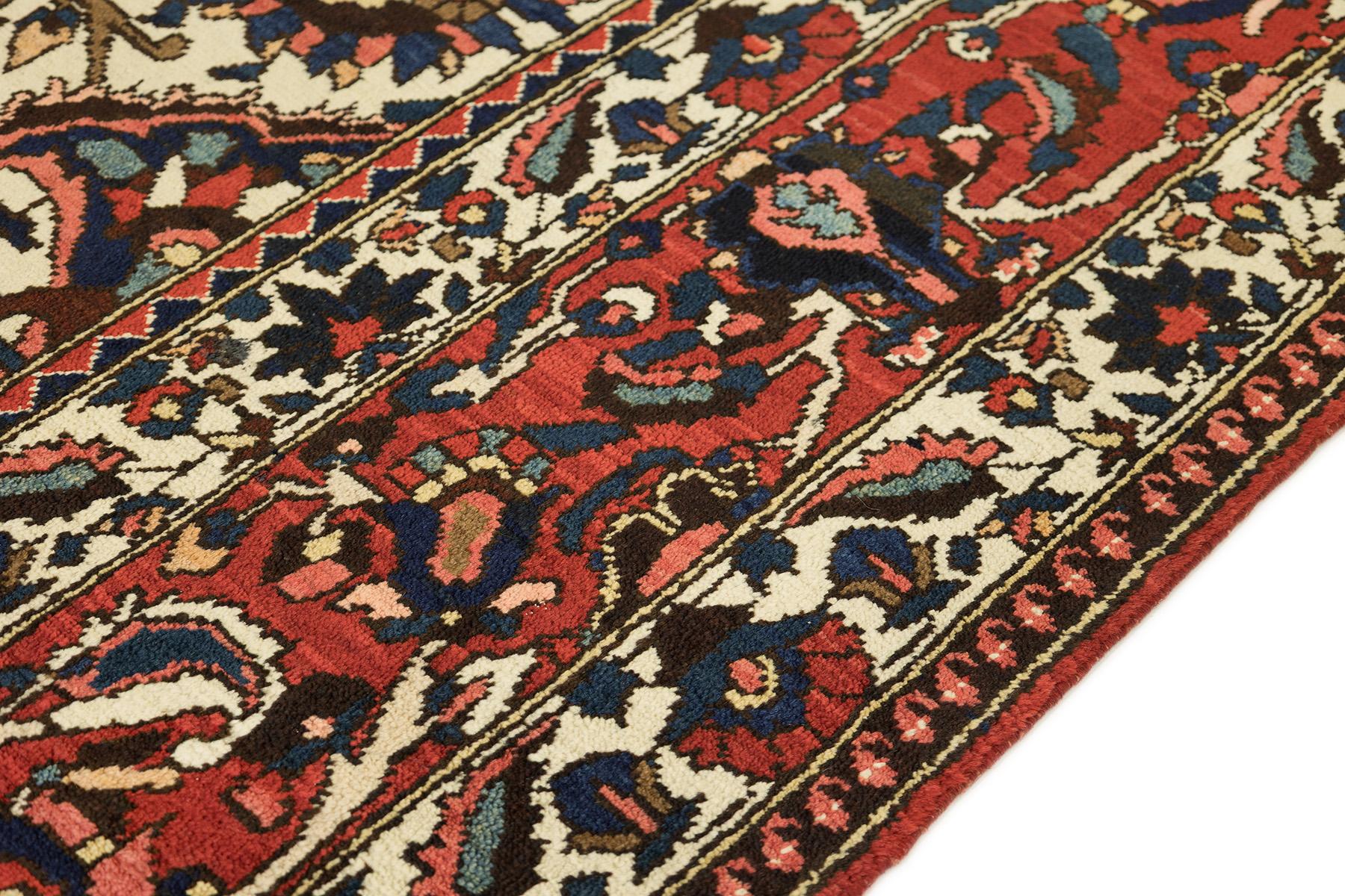 Antiker Bakhtiar Teppich, handgeknüpft, 12.5x8.9 ft - Rot, Elfenbein & Marine (Frühes 20. Jahrhundert) im Angebot