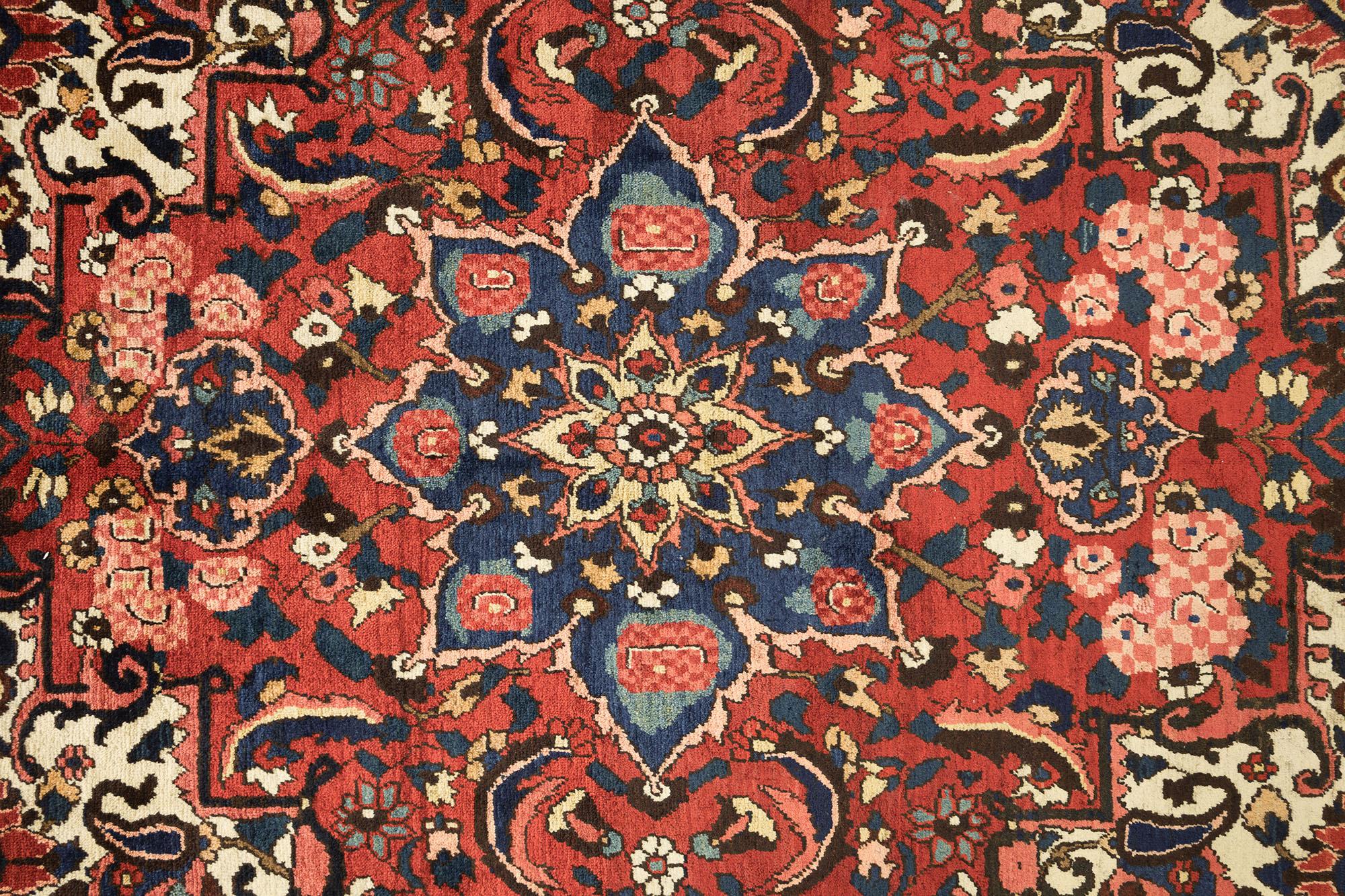Antiker Bakhtiar Teppich, handgeknüpft, 12.5x8.9 ft - Rot, Elfenbein & Marine (Wolle) im Angebot