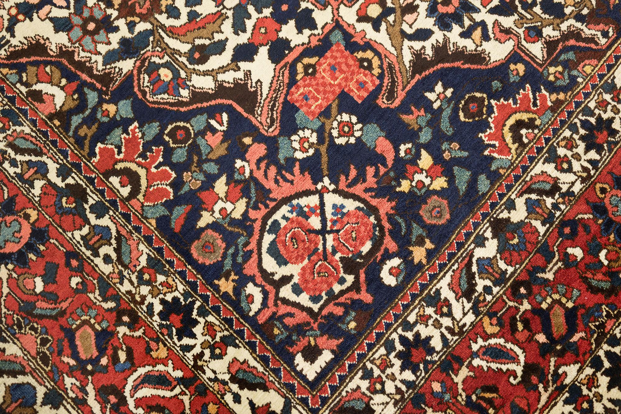 Antiker Bakhtiar Teppich, handgeknüpft, 12.5x8.9 ft - Rot, Elfenbein & Marine im Angebot 1