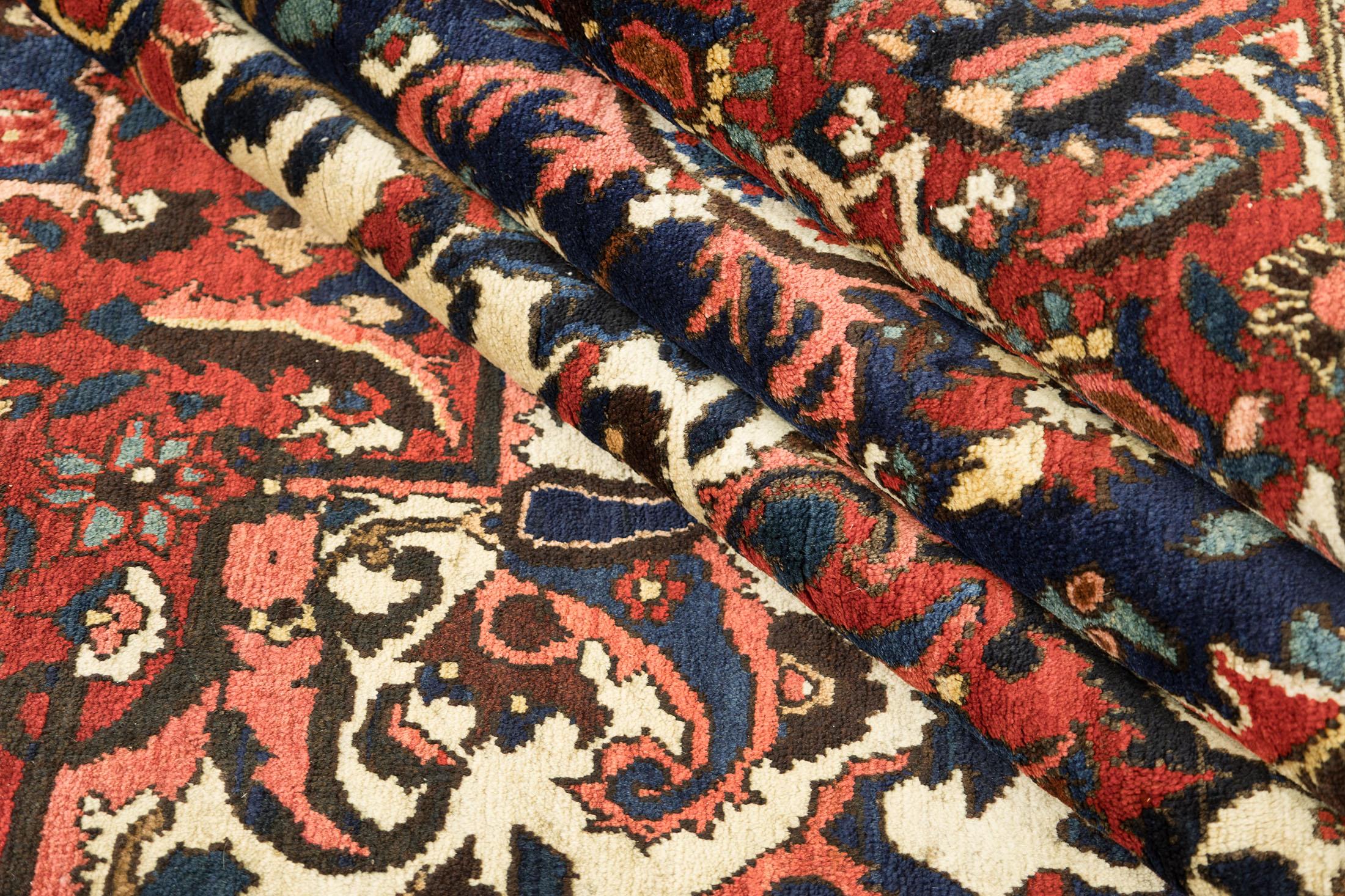 Antiker Bakhtiar Teppich, handgeknüpft, 12.5x8.9 ft - Rot, Elfenbein & Marine im Angebot 2